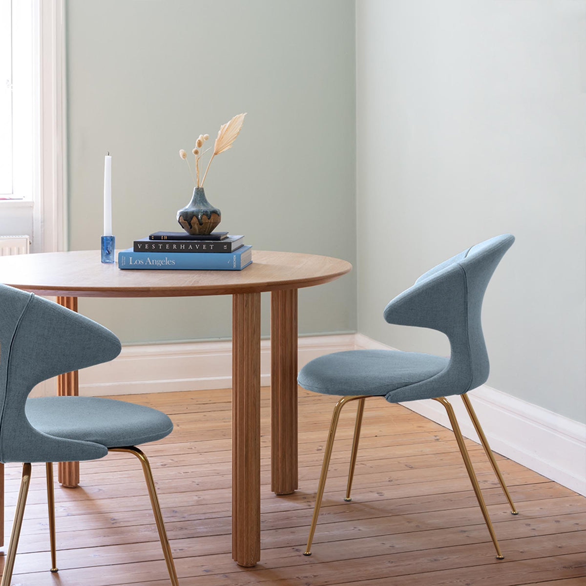Comfort Circle Esstisch in Oak/Rippled präsentiert im Onlineshop von KAQTU Design AG. Esstisch ist von Umage