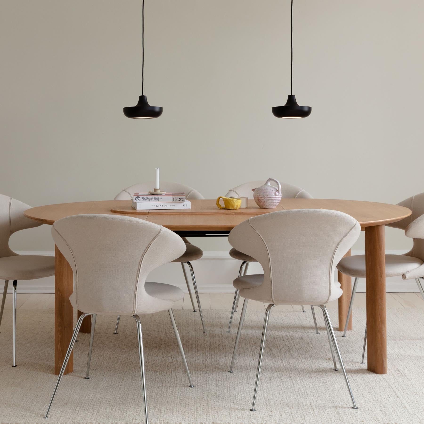 Moderner, ausziehbarer Comfort Circle Esstisch von Umage aus Eiche, perfekt für gesellige Runden und stilvolle Essbereiche.
