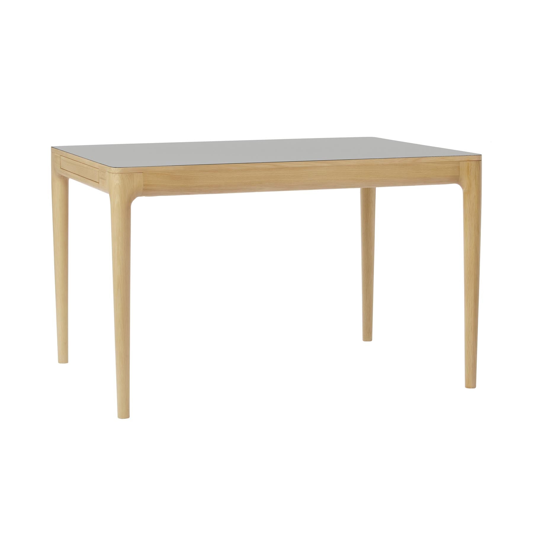 Moderner Heart'n'Soul Esstisch von Umage, ideal für gesellige Runden und einladende Essbereiche mit zeitlosem Design.