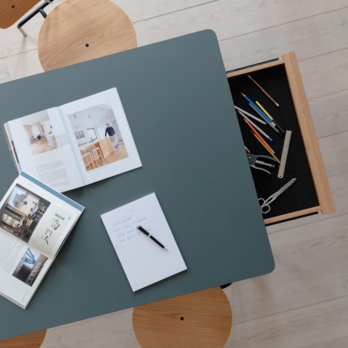 Heart'n'Soul Esstisch in Moss Green präsentiert im Onlineshop von KAQTU Design AG. Esstisch ist von Umage