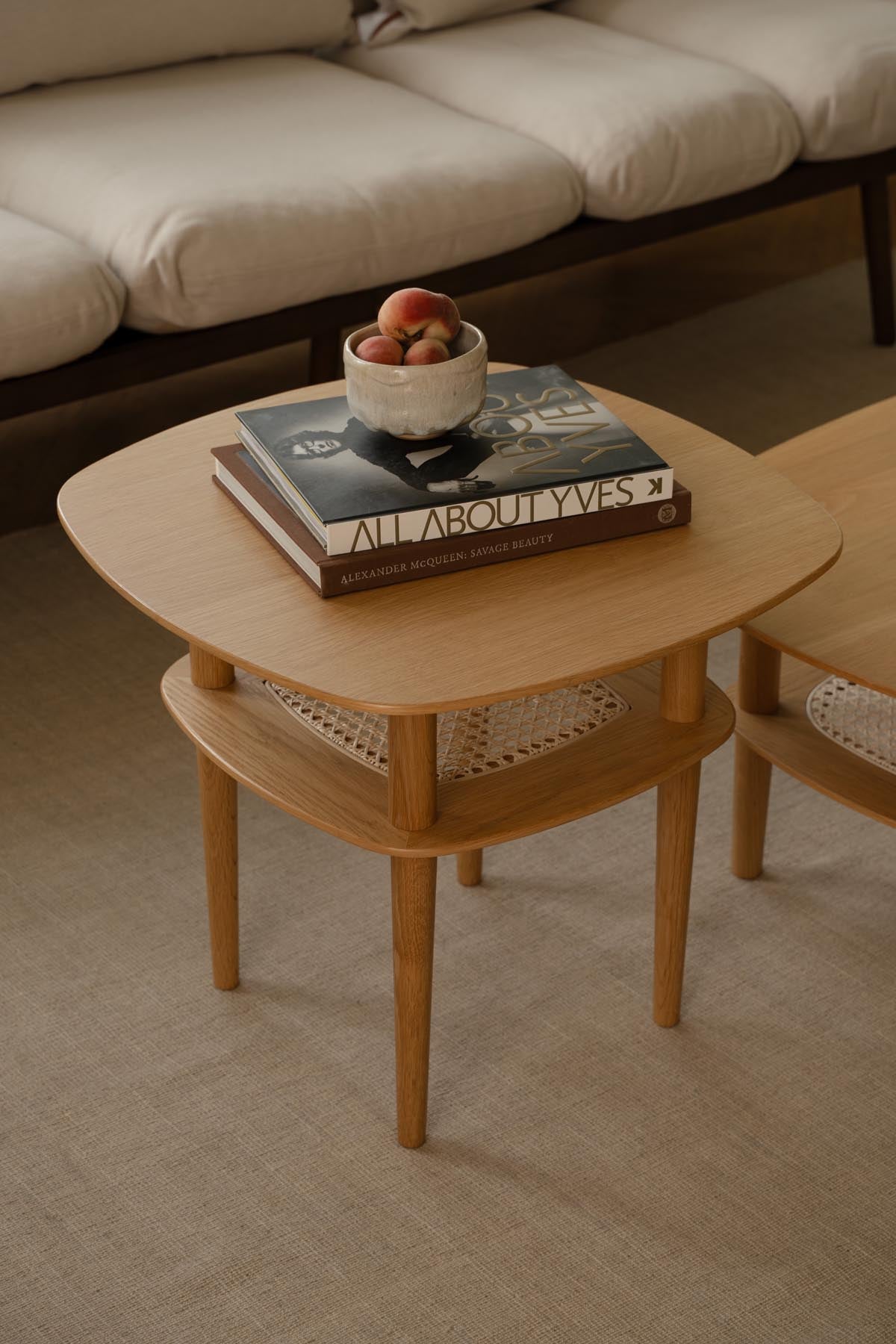 Moderner Together Smooth Square Couchtisch 60 von Umage, aus hochwertigem Eichenholz, perfekt für stilvolle Wohnzimmergestaltung.