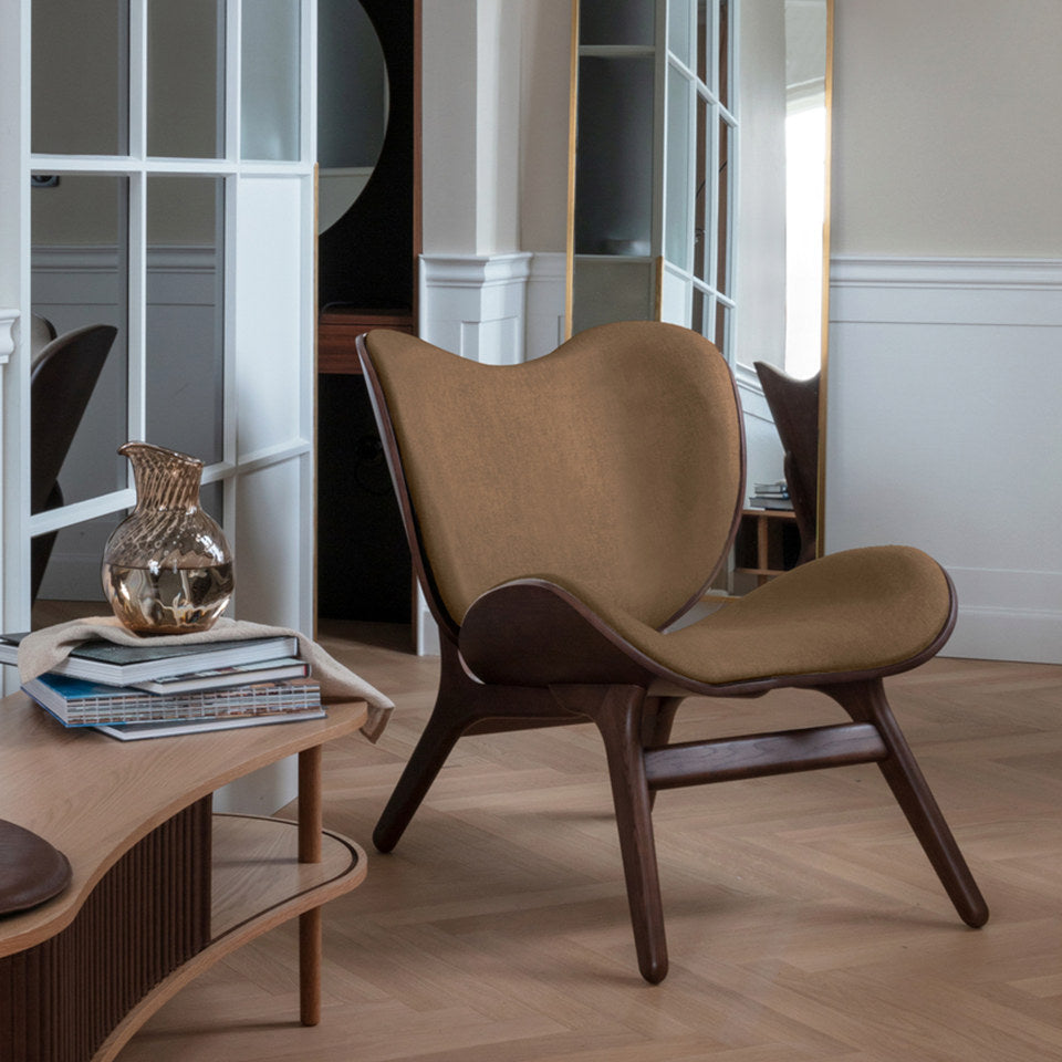 A Conversation Piece Low Sessel in Sugar Brown präsentiert im Onlineshop von KAQTU Design AG. Sessel ist von Umage