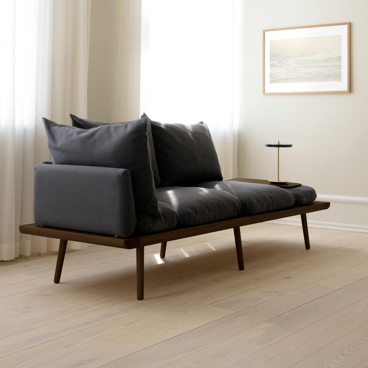 Lounge Around 3-Sitzer Sofa in Shadow präsentiert im Onlineshop von KAQTU Design AG. 3er Sofa ist von Umage