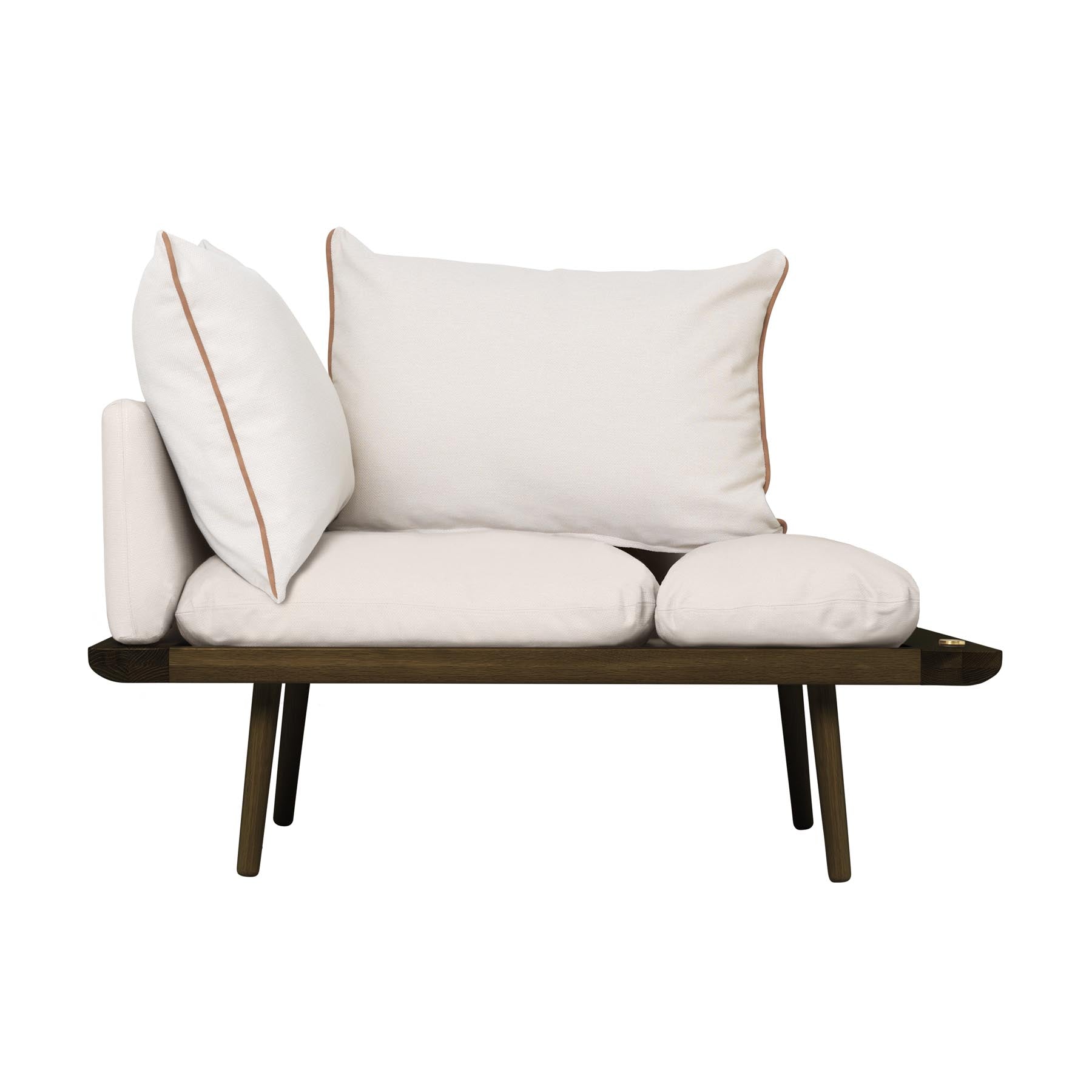 Elegantes 1.5-Sitzer Sofa Lounge Around von Umage, perfekt für entspannte Momente und modernes Wohndesign in harmonischen Farben.