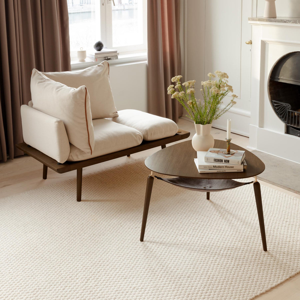 Lounge Around 1.5-Sitzer Sofa in White Sands präsentiert im Onlineshop von KAQTU Design AG. 2er Sofa ist von Umage