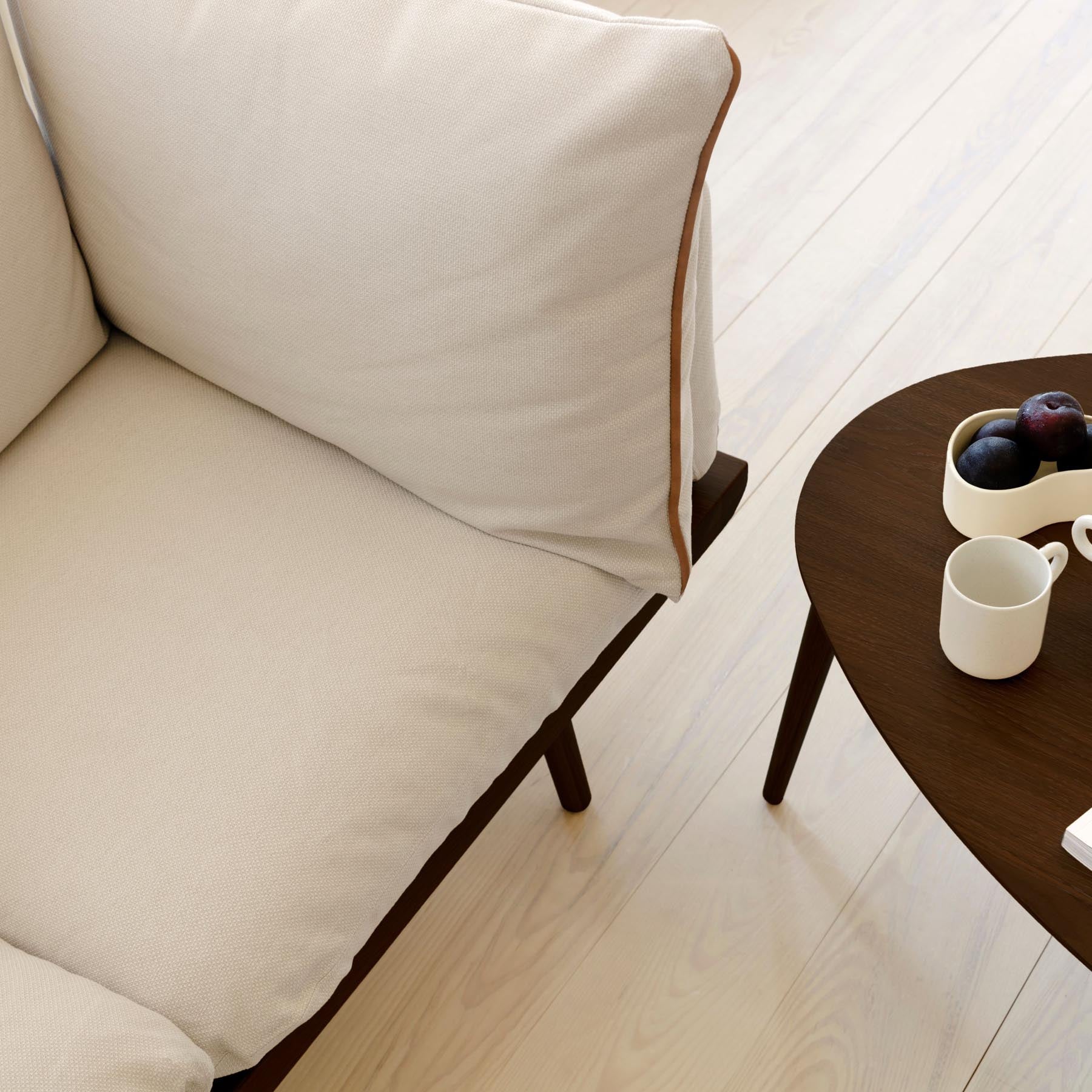 Elegantes Lounge Around 1.5-Sitzer Sofa von Umage, perfekt für entspannte Momente und modernes Wohndesign in harmonischen Farben.