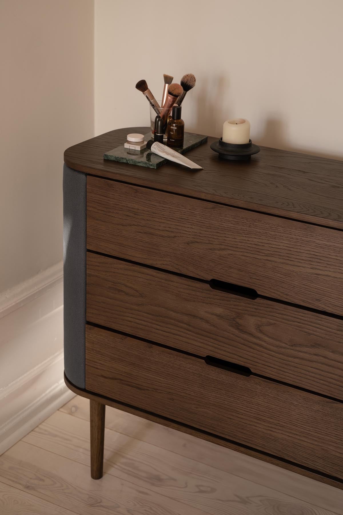 Treasures Dresser in Shadow präsentiert im Onlineshop von KAQTU Design AG. Kommode ist von Umage