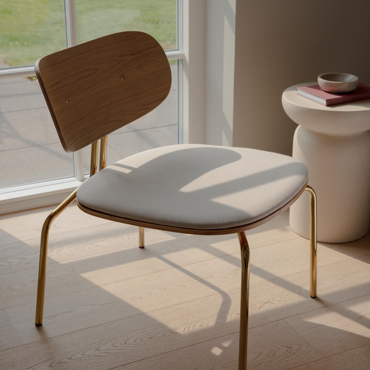 Curious Sessel in White Sands präsentiert im Onlineshop von KAQTU Design AG. Sessel ist von Umage