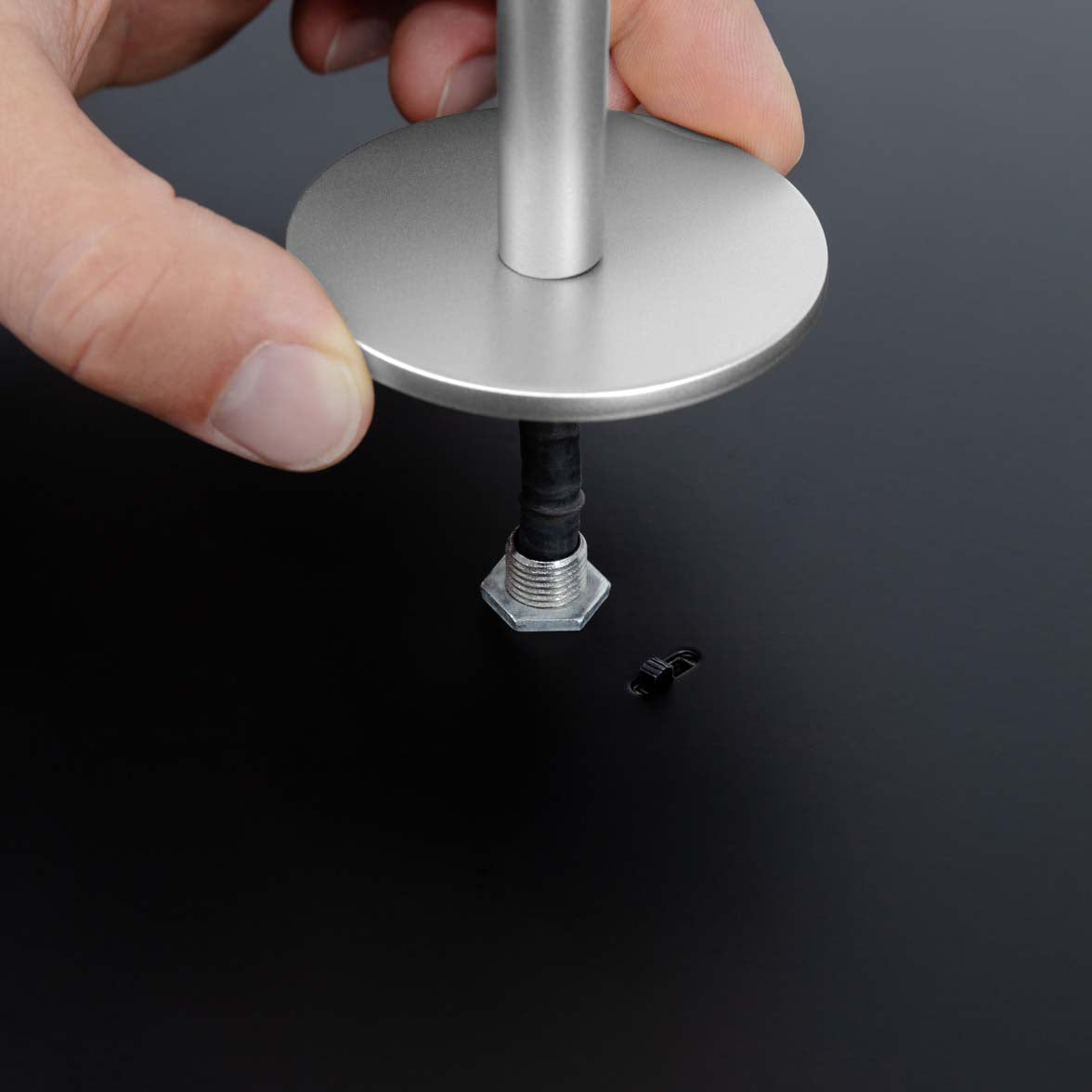 Asteria Plus Mini in Schwarz / Silber präsentiert im Onlineshop von KAQTU Design AG. Pendelleuchte ist von Umage