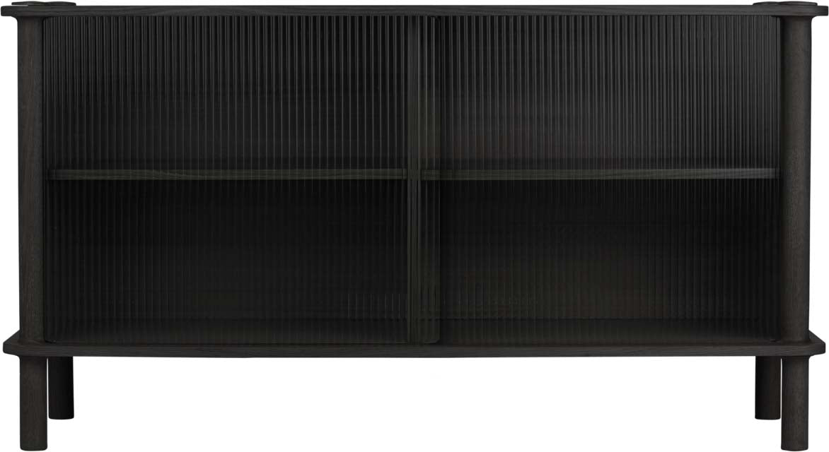 Italic Sideboard mit 2 Glastüren in Eiche Schwarz präsentiert im Onlineshop von KAQTU Design AG. Sideboard ist von Umage