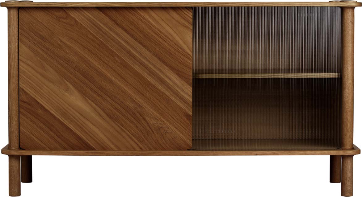 Italic Sideboard mit 1 Holztüre / 1 Glastüre in Eiche Dunkel präsentiert im Onlineshop von KAQTU Design AG. Sideboard ist von Umage