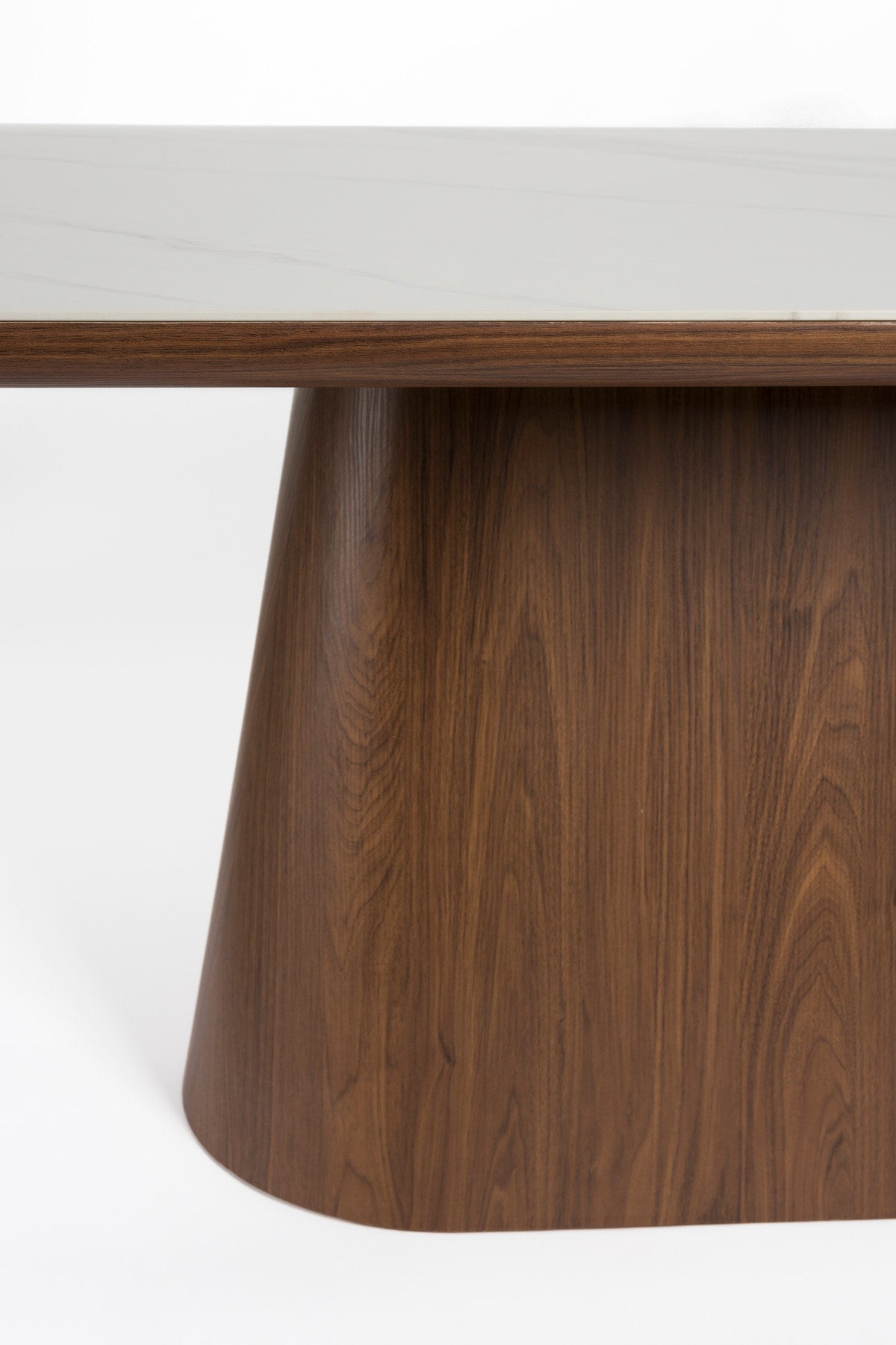 Almira Esstisch Oval in Braun präsentiert im Onlineshop von KAQTU Design AG. Esstisch ist von White Label Living
