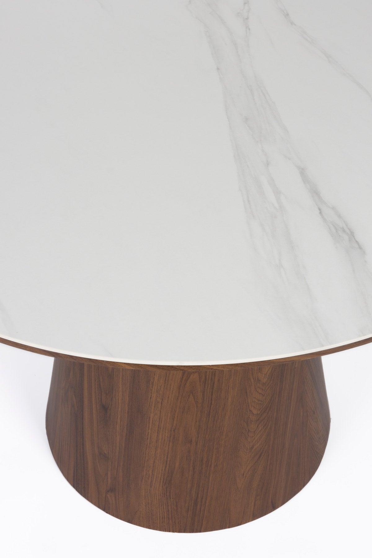 Almira Esstisch Round in Braun präsentiert im Onlineshop von KAQTU Design AG. Esstisch ist von White Label Living