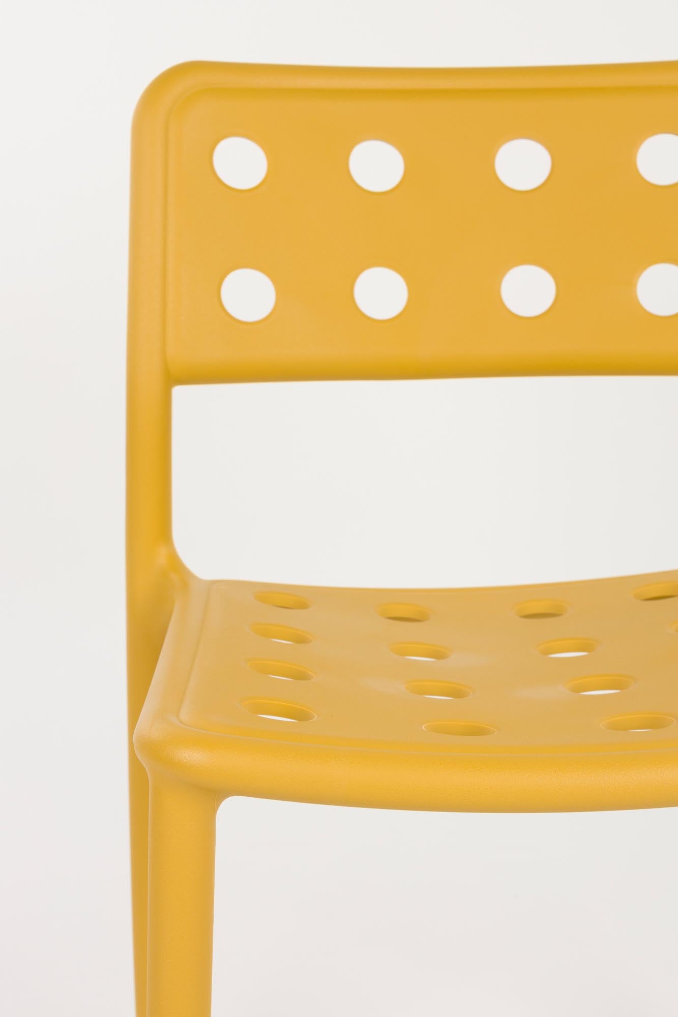 Der Gartenstuhl Serra Ochre von White Label Living bringt frischen Stil in Ihren Außenbereich. Vielseitig einsetzbar, robust und in trendigen Farben erhältlich.