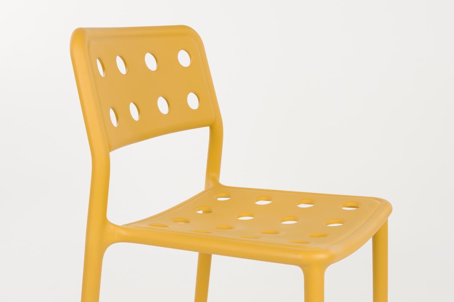 Der Serra Ochre Gartenstuhl von White Label Living vereint modernes Design mit Funktionalität. Ideal für Garten und Terrasse, wetterfest und pflegeleicht.