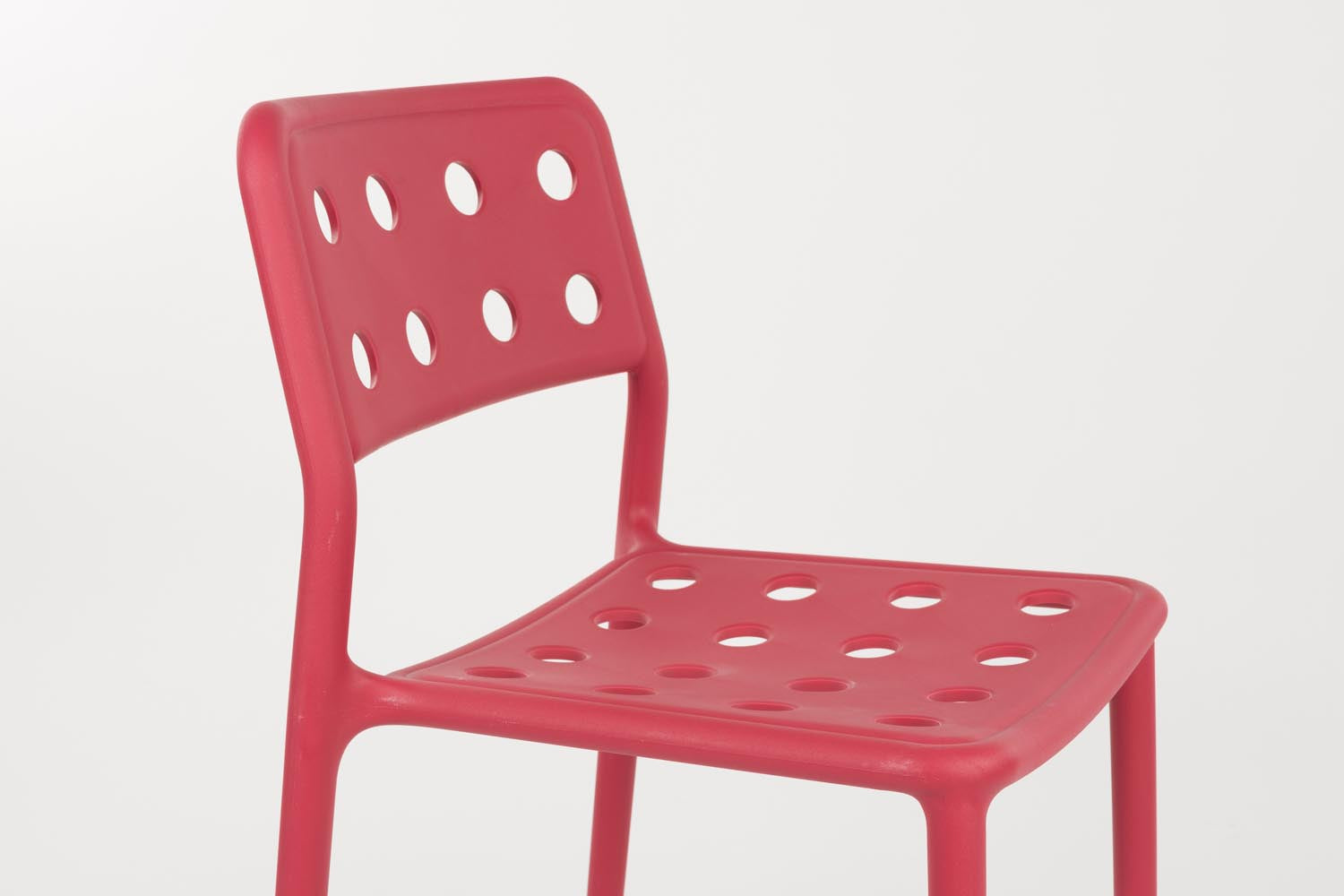 Bringen Sie Farbe in Ihren Außenbereich mit dem Gartenstuhl Serra Red von White Label Living – modern, robust und ideal für jeden Raum!