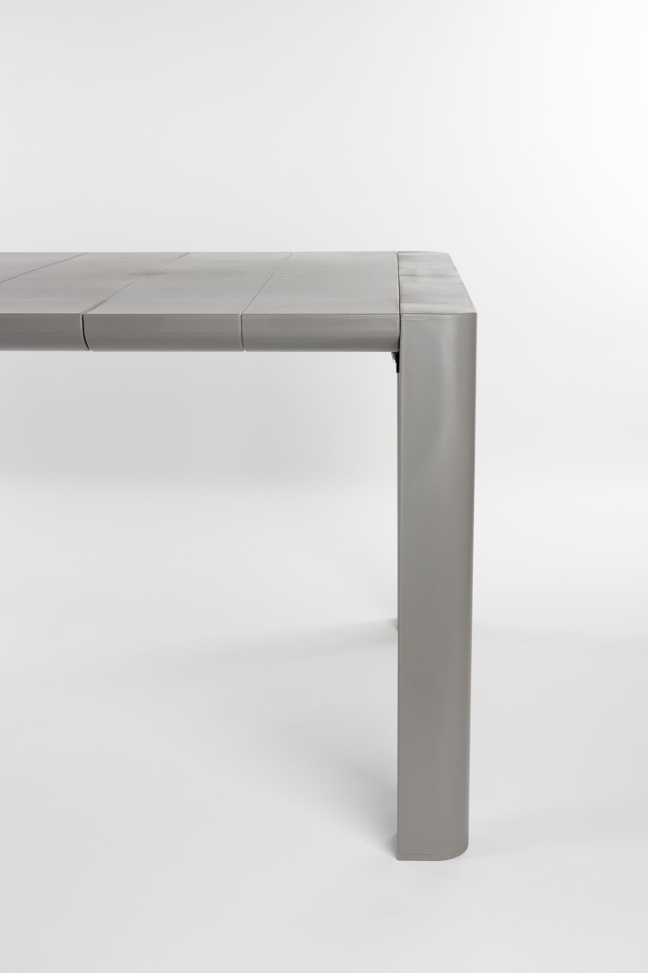 Gestalten Sie Ihren Außenbereich mit dem Gartentisch Alban 220x100 von White Label Living – großzügig, stilvoll und perfekt für gesellige Anlässe.