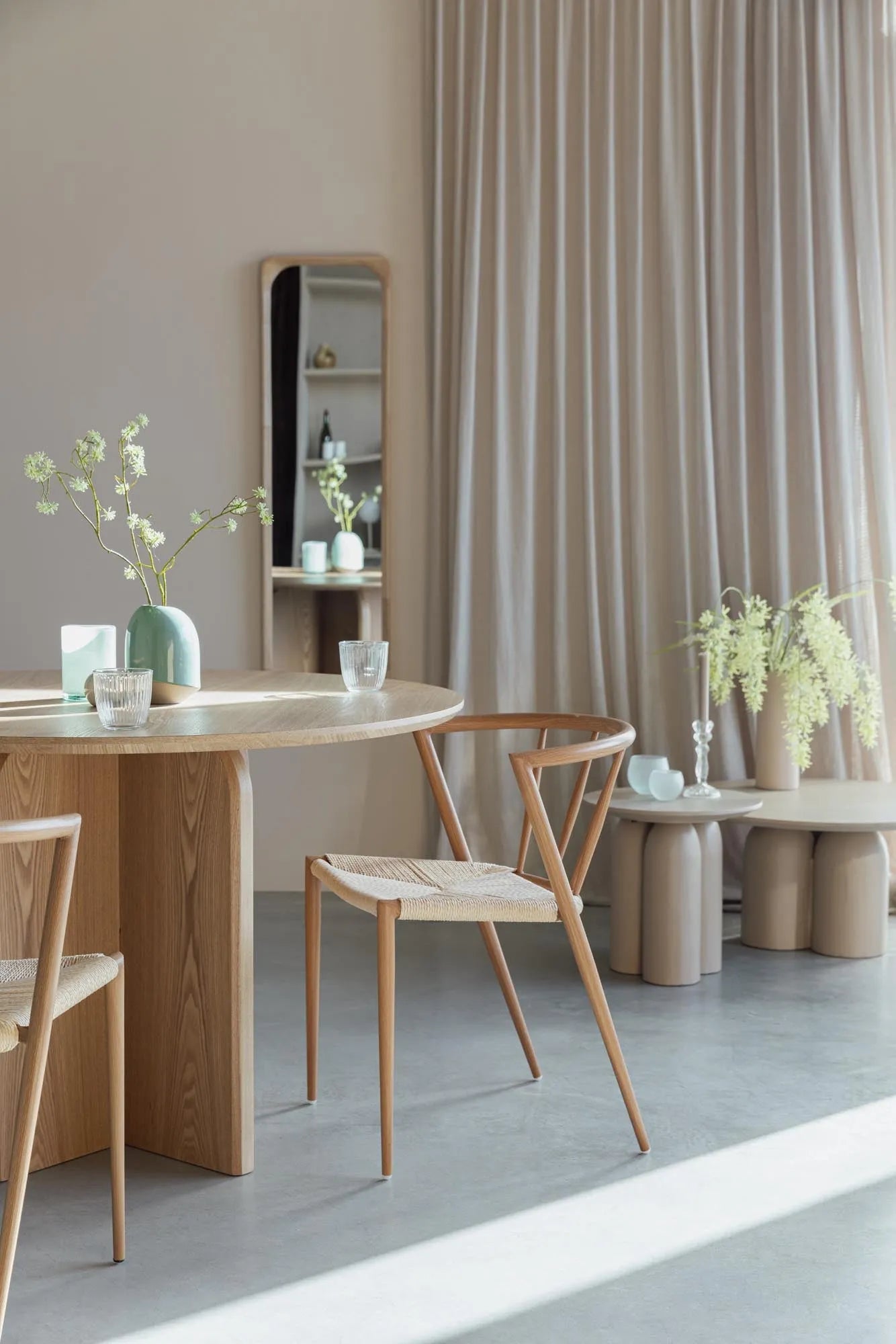 Esstisch Laurent Natural in beige präsentiert im Onlineshop von KAQTU Design AG. Esstisch ist von White Label Living