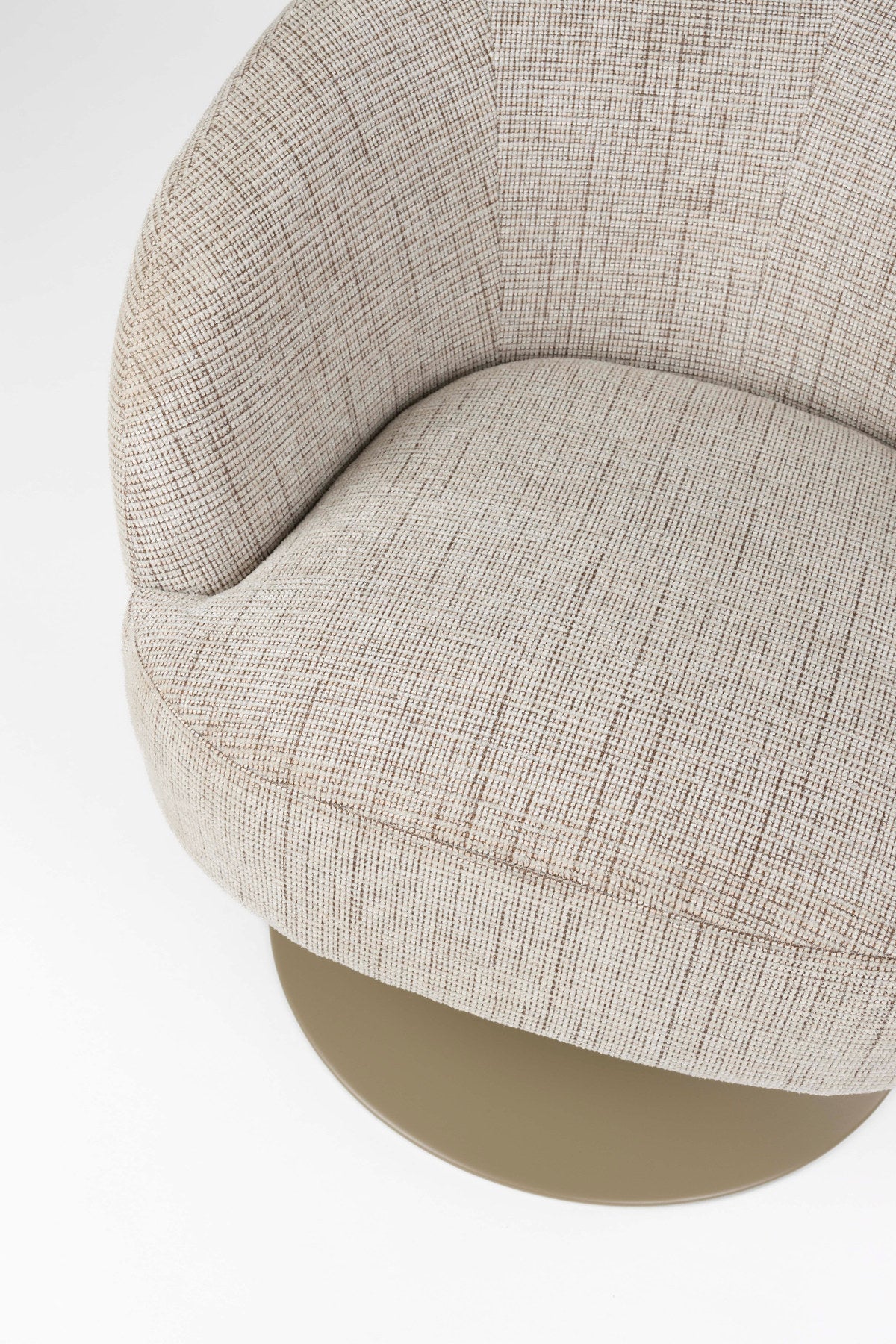 Sessel Renate in Braun präsentiert im Onlineshop von KAQTU Design AG. Drehsessel ist von White Label Living