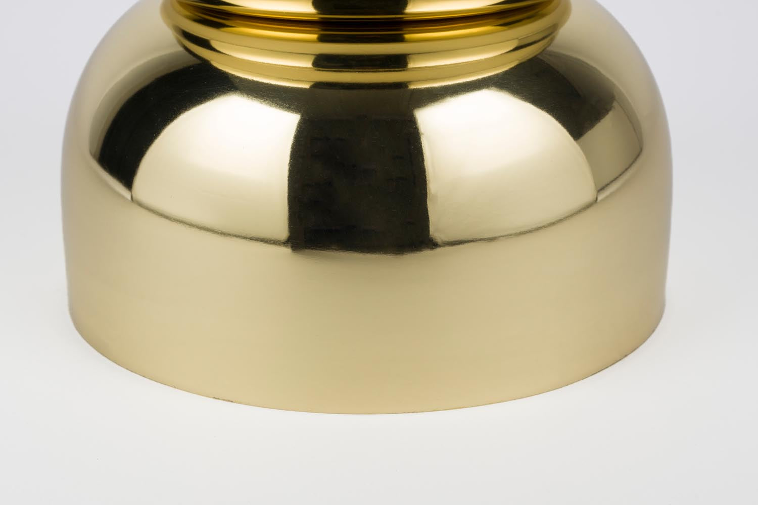 Beistelltisch Kinga Gold in Gold präsentiert im Onlineshop von KAQTU Design AG. Beistelltisch ist von White Label Living