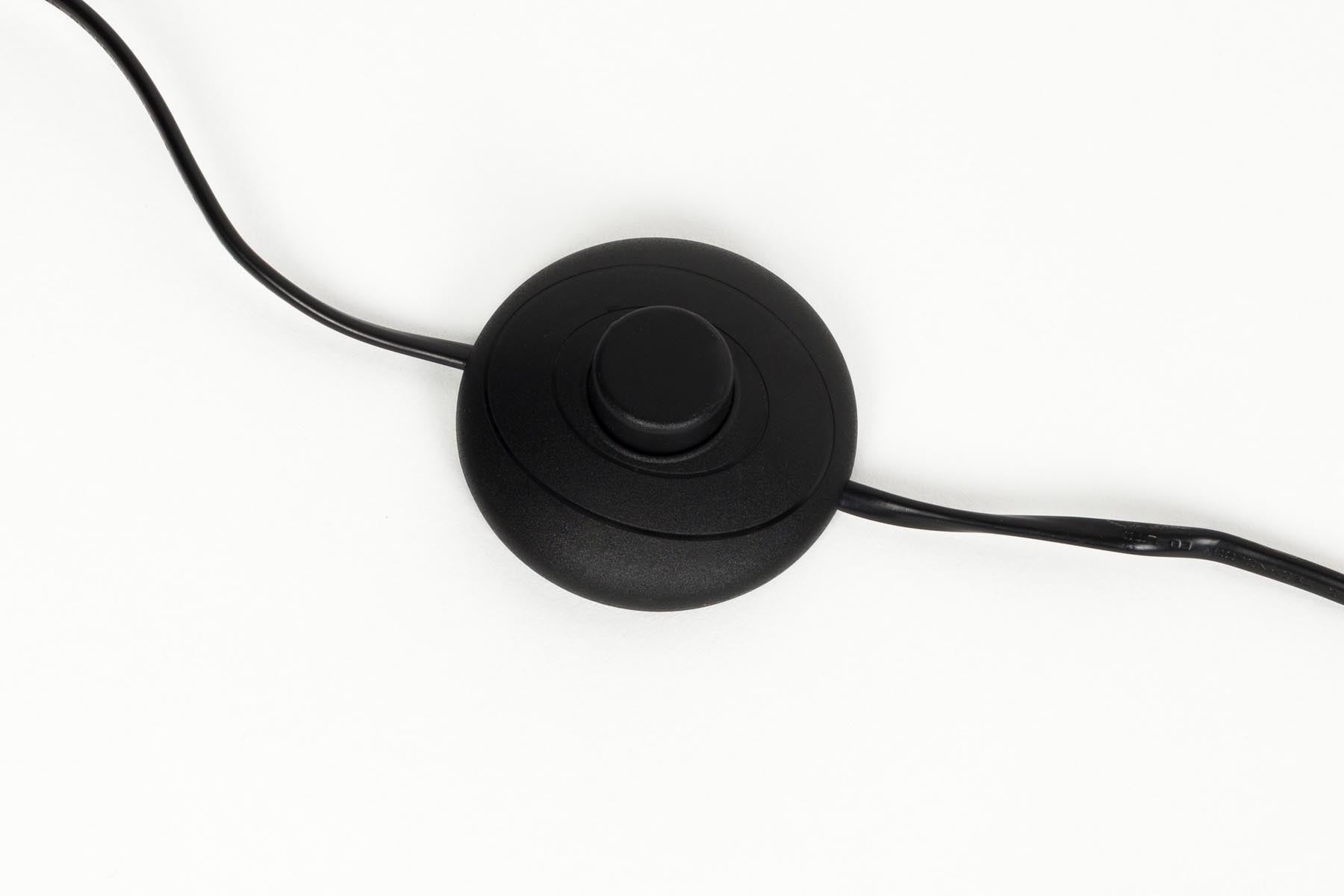 Stehlampe Aero in Rot präsentiert im Onlineshop von KAQTU Design AG. Stehleuchte ist von White Label Living