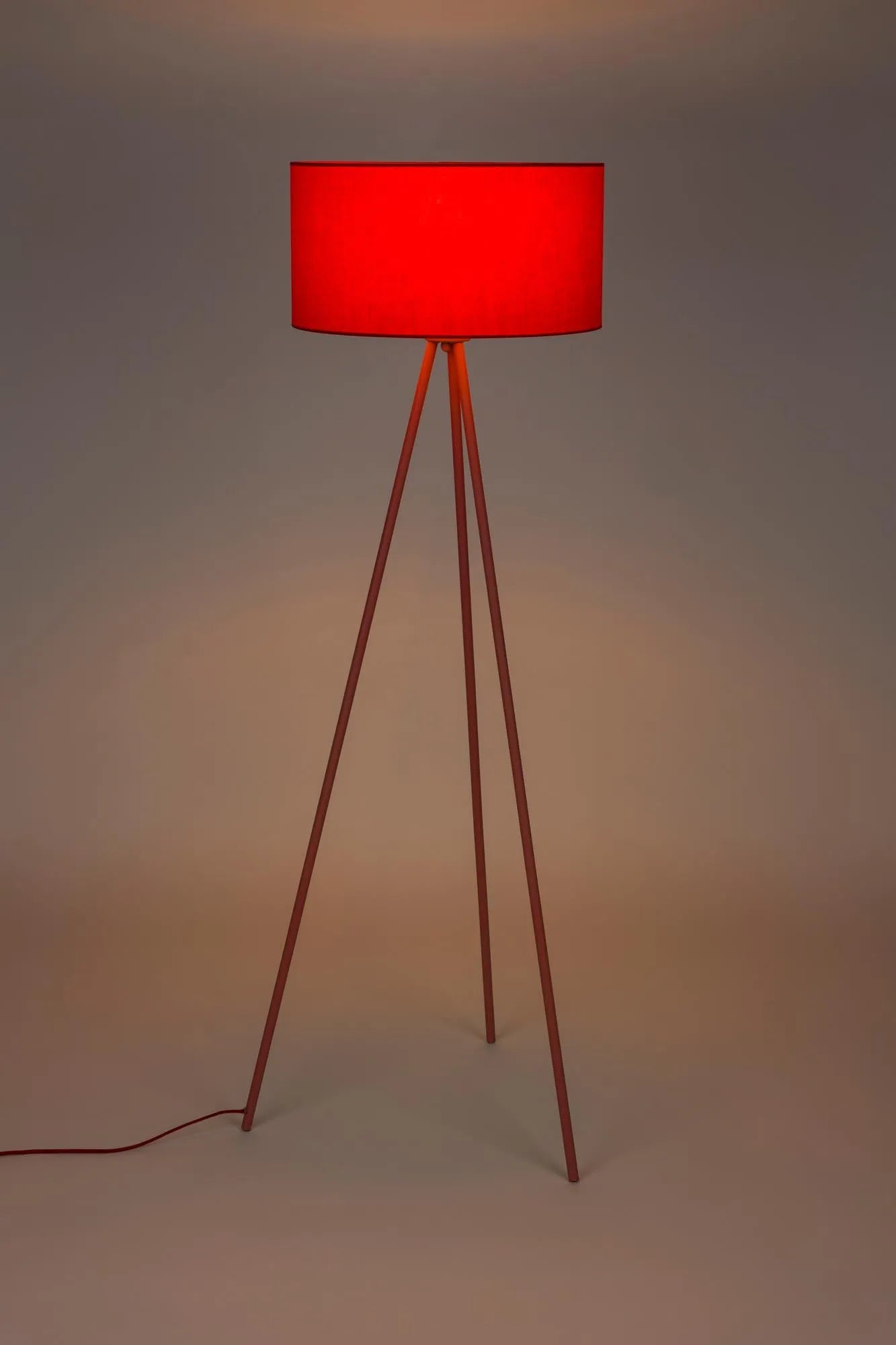 Stehleuchte Susie Red in rot präsentiert im Onlineshop von KAQTU Design AG. Stehleuchte ist von White Label Living