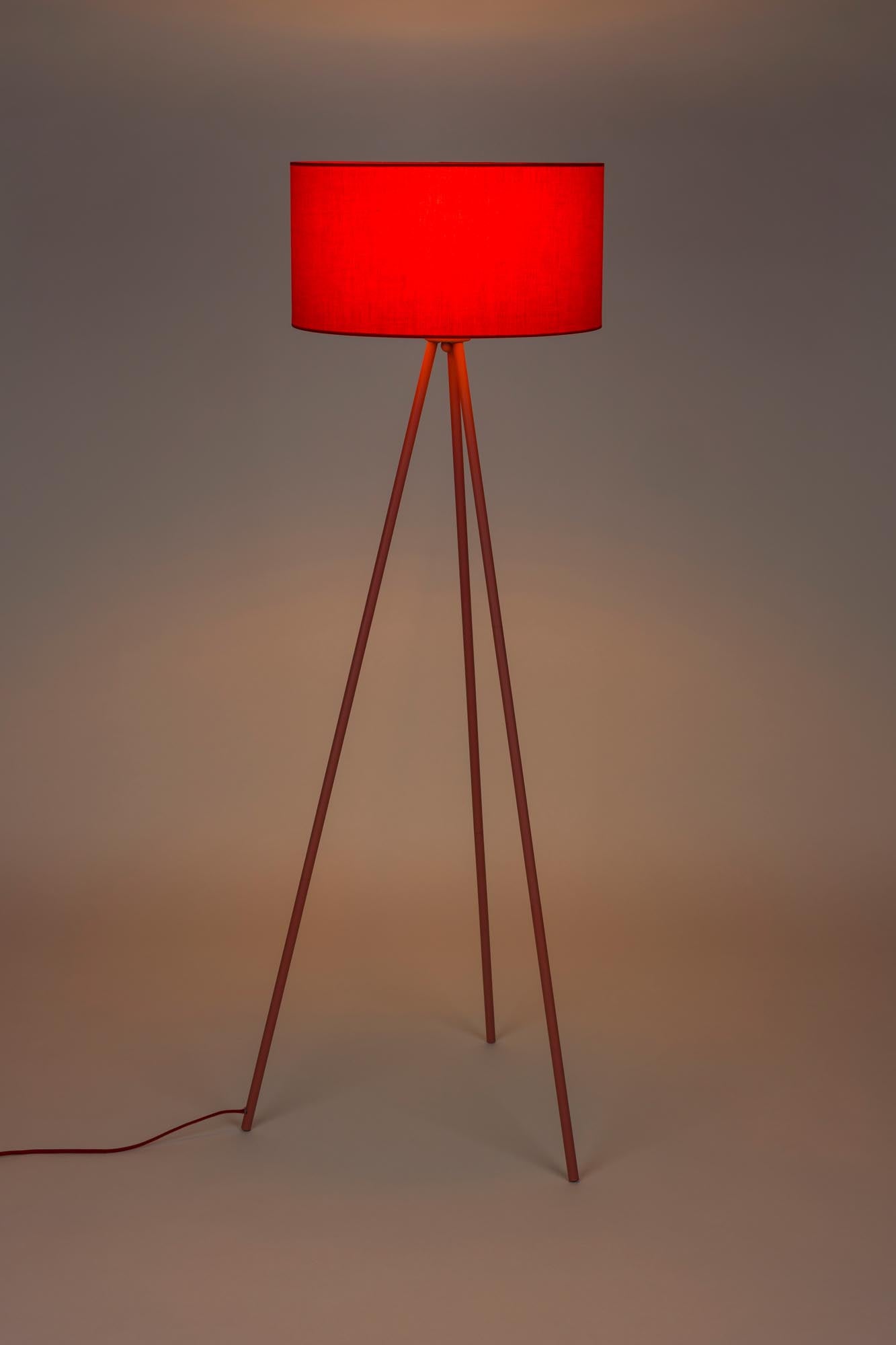 Entdecken Sie die elegante Stehleuchte Susie Red von White Label Living – ein stilvolles Highlight für Ihr Zuhause, ideal für jeden Raum.