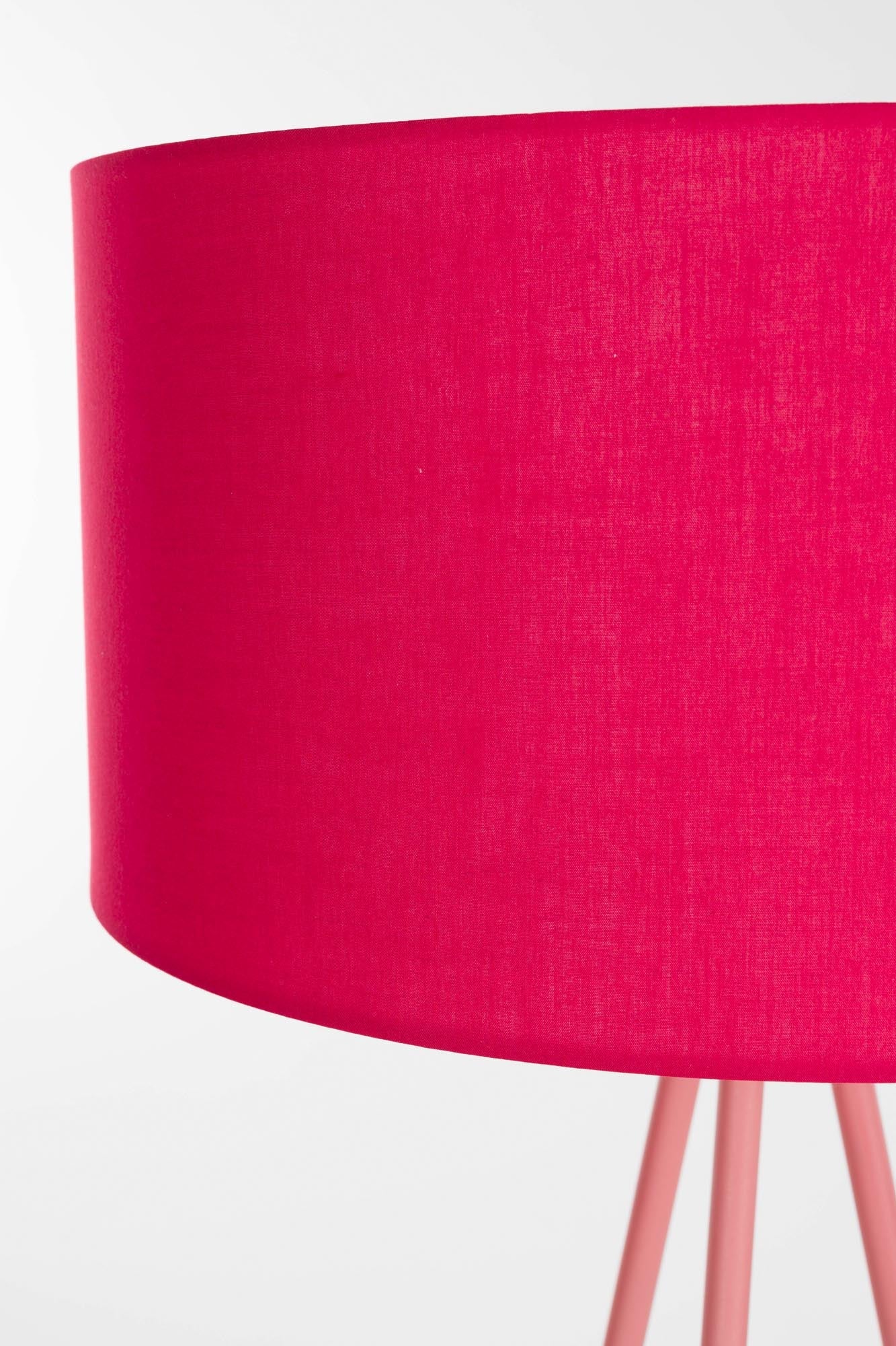 Stehleuchte Susie Red in rot präsentiert im Onlineshop von KAQTU Design AG. Stehleuchte ist von White Label Living