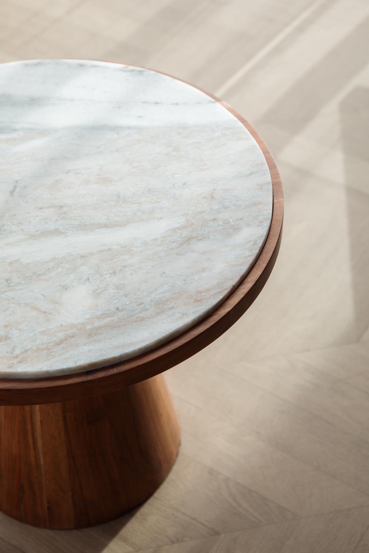 Kaffeetisch Mees in Braun präsentiert im Onlineshop von KAQTU Design AG. Couchtisch ist von White Label Living