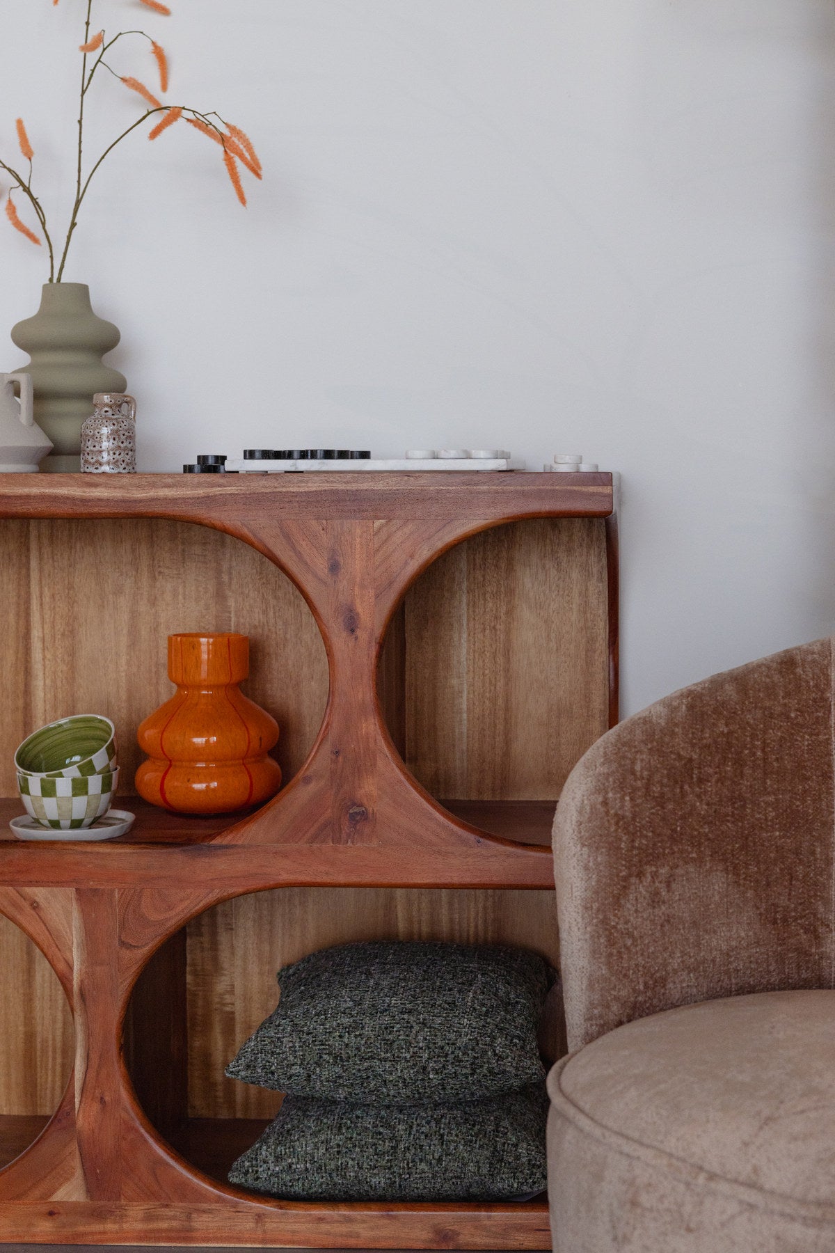 Offenes Cabinet Ruben in Braun aus Akazienholz mit sichtbarer Maserung