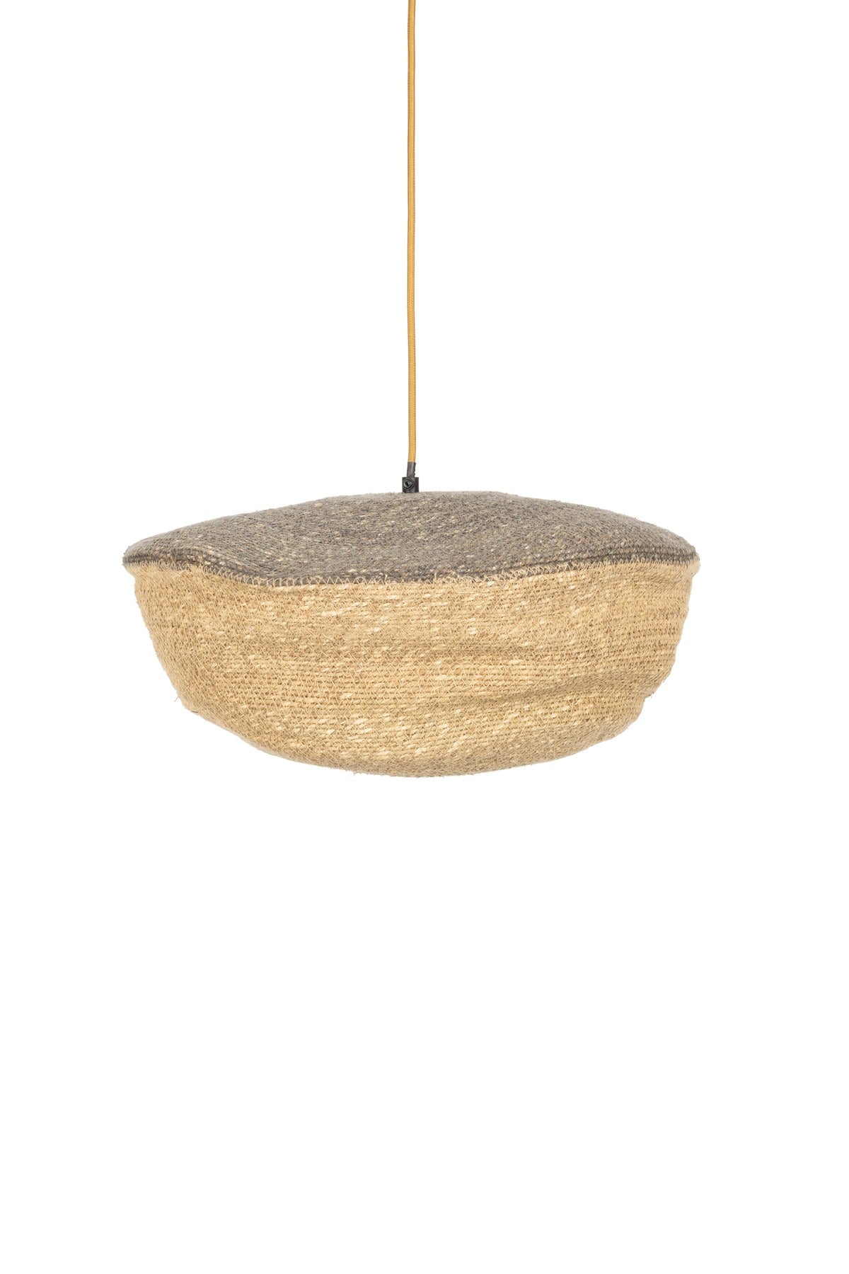 Pendelleuchte Pendant Lamp Dauw M von White Label Living mit Lampenkörper aus Eisen und geflochtenem Schirm in Naturtönen, Grösse L150xB45xH20cm.