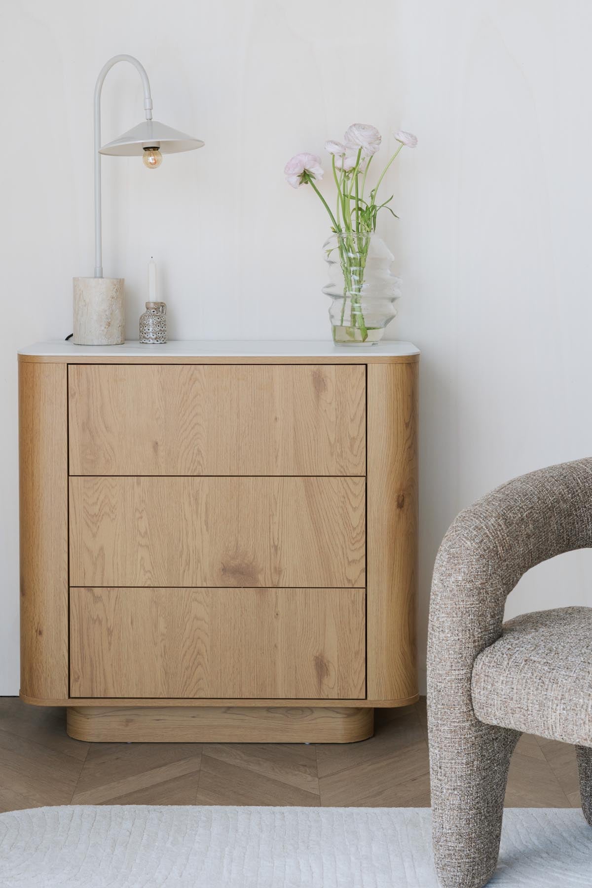Kommode Almira in Natürlich präsentiert im Onlineshop von KAQTU Design AG. Cabinet ist von White Label Living