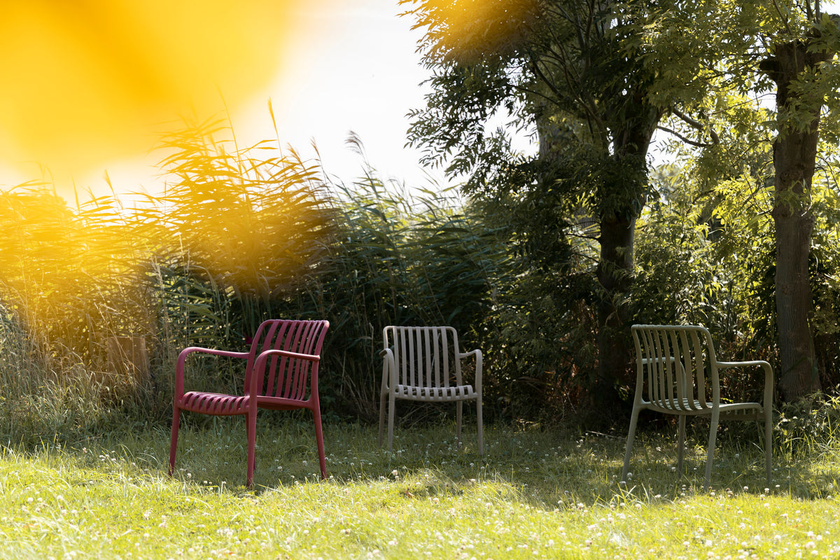 Gartenstuhl Amae aus Polypropylen mit geformter Sitzfläche, Sitz und Beine im gleichen Farbton