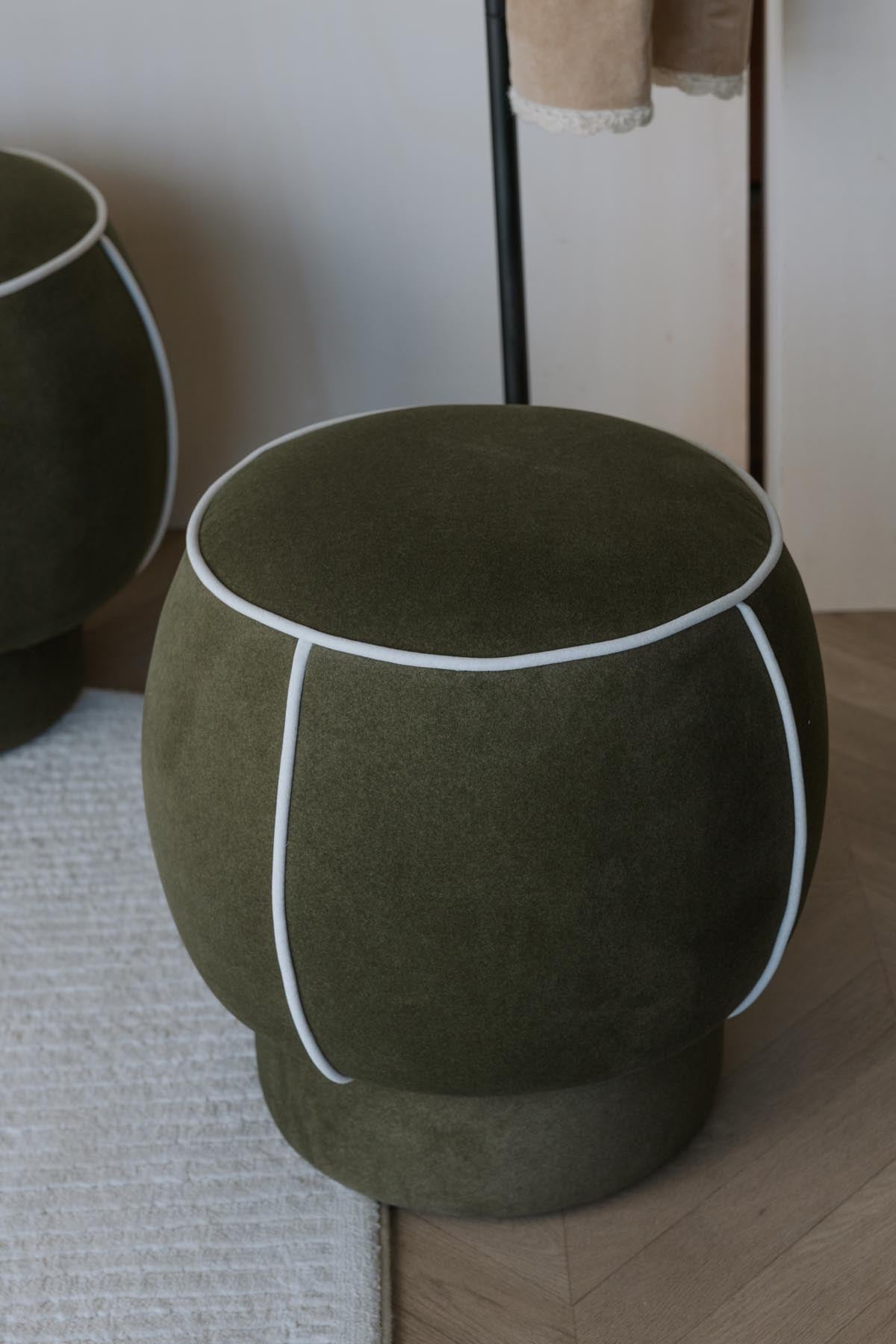 Hocker Marina in Grün präsentiert im Onlineshop von KAQTU Design AG. Hocker ist von White Label Living