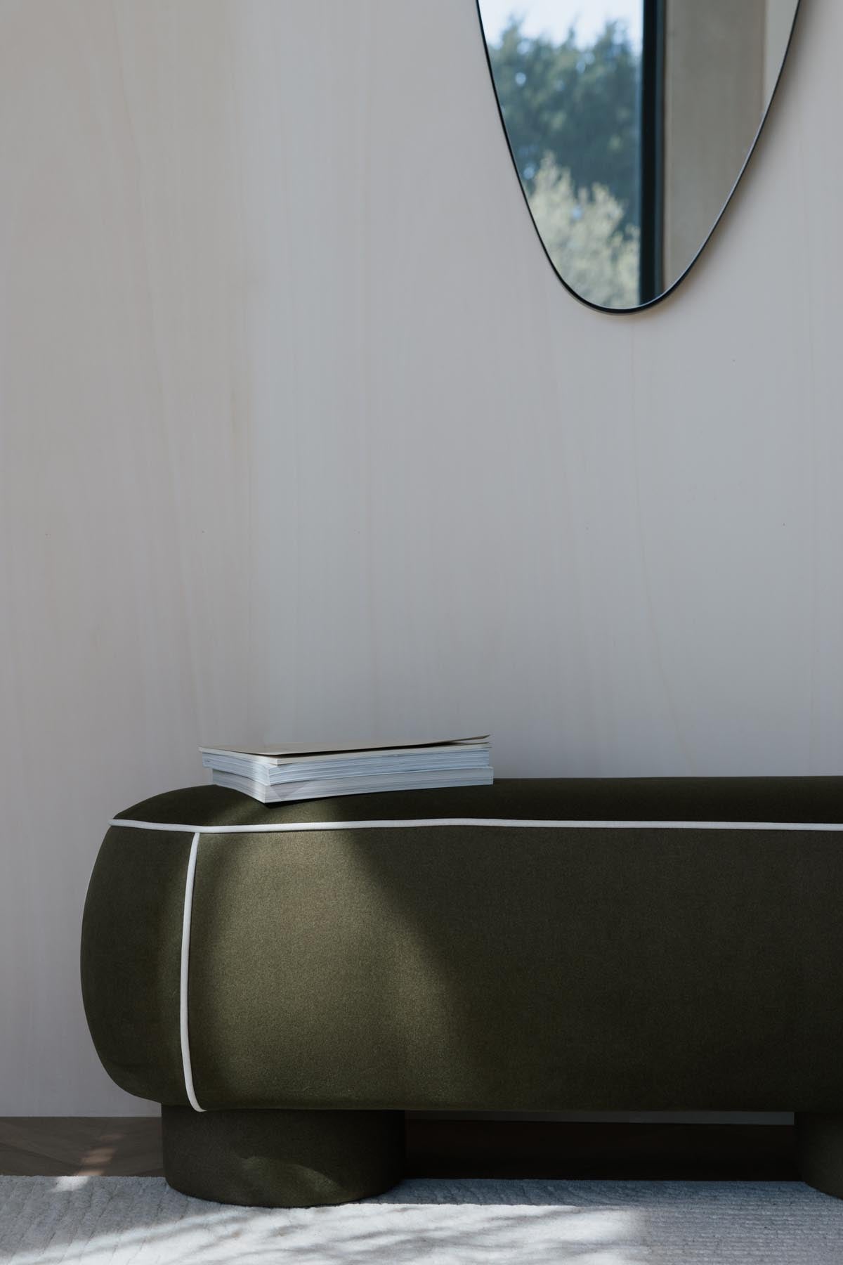 Bank Marina in Weiss präsentiert im Onlineshop von KAQTU Design AG. Sitzbank ist von White Label Living