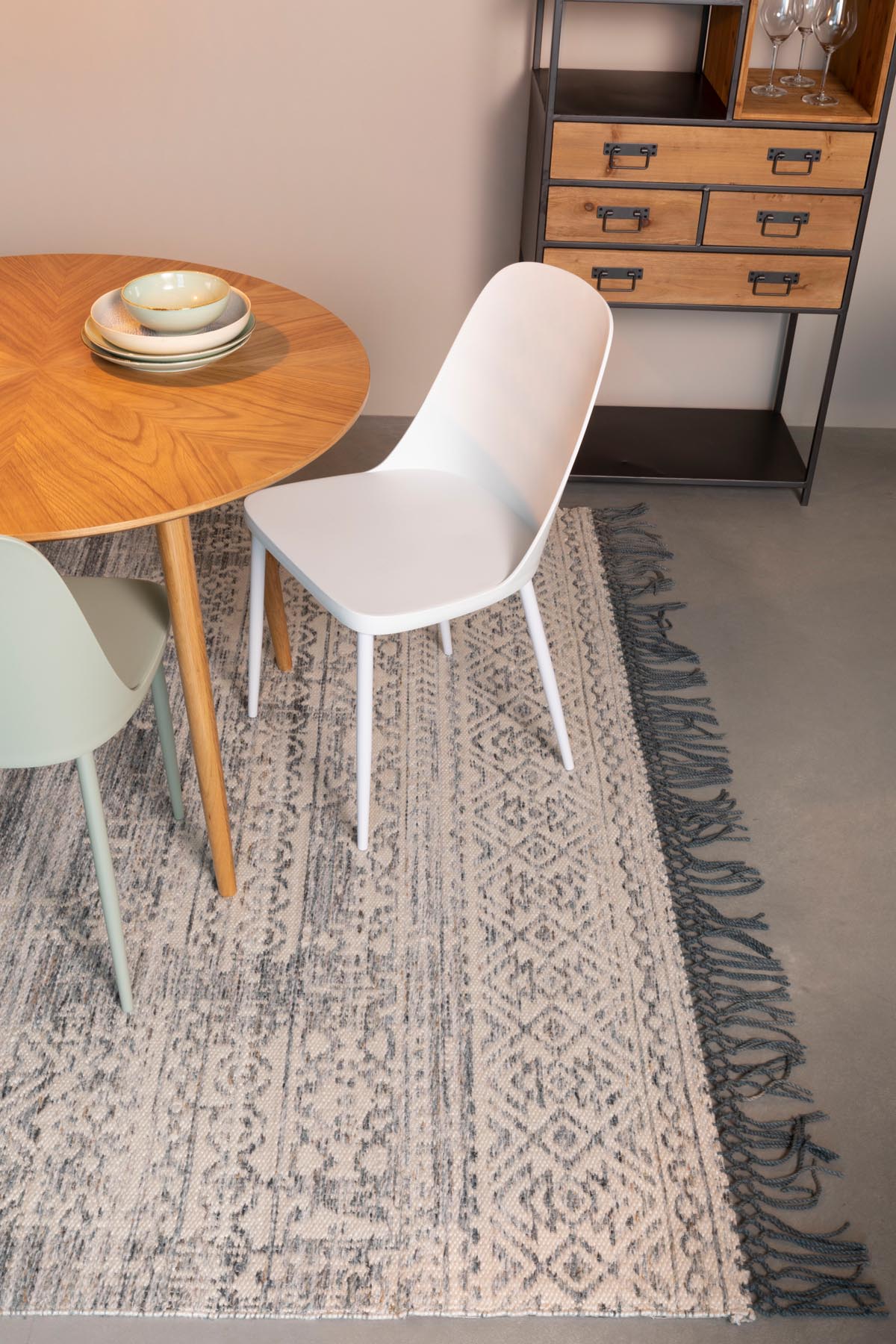 Stuhl PIP in Weiss präsentiert im Onlineshop von KAQTU Design AG. Stuhl ist von White Label Living