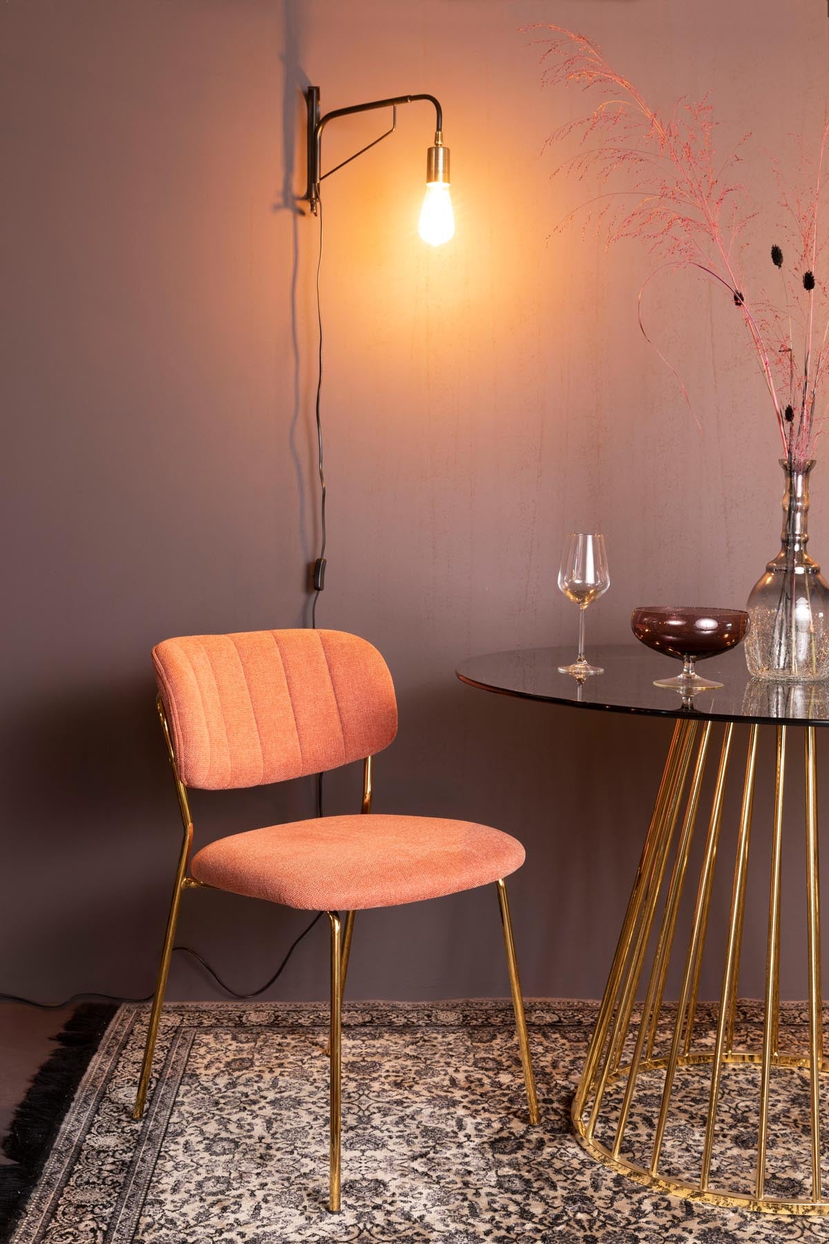 Stuhl Jolien gepolstert V1 in Rosa präsentiert im Onlineshop von KAQTU Design AG. Stuhl ist von White Label Living