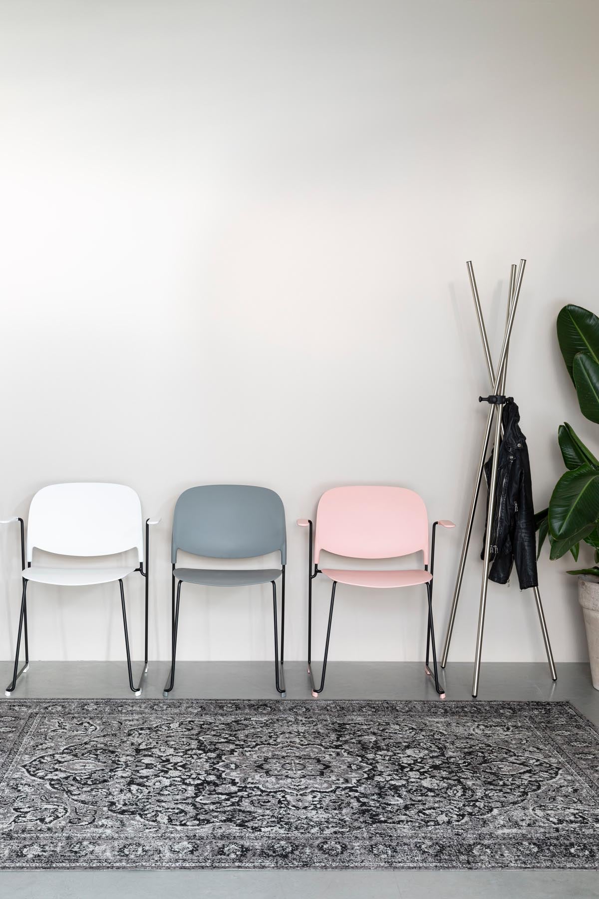 Stuhl STACKS in Grau präsentiert im Onlineshop von KAQTU Design AG. Stuhl ist von White Label Living