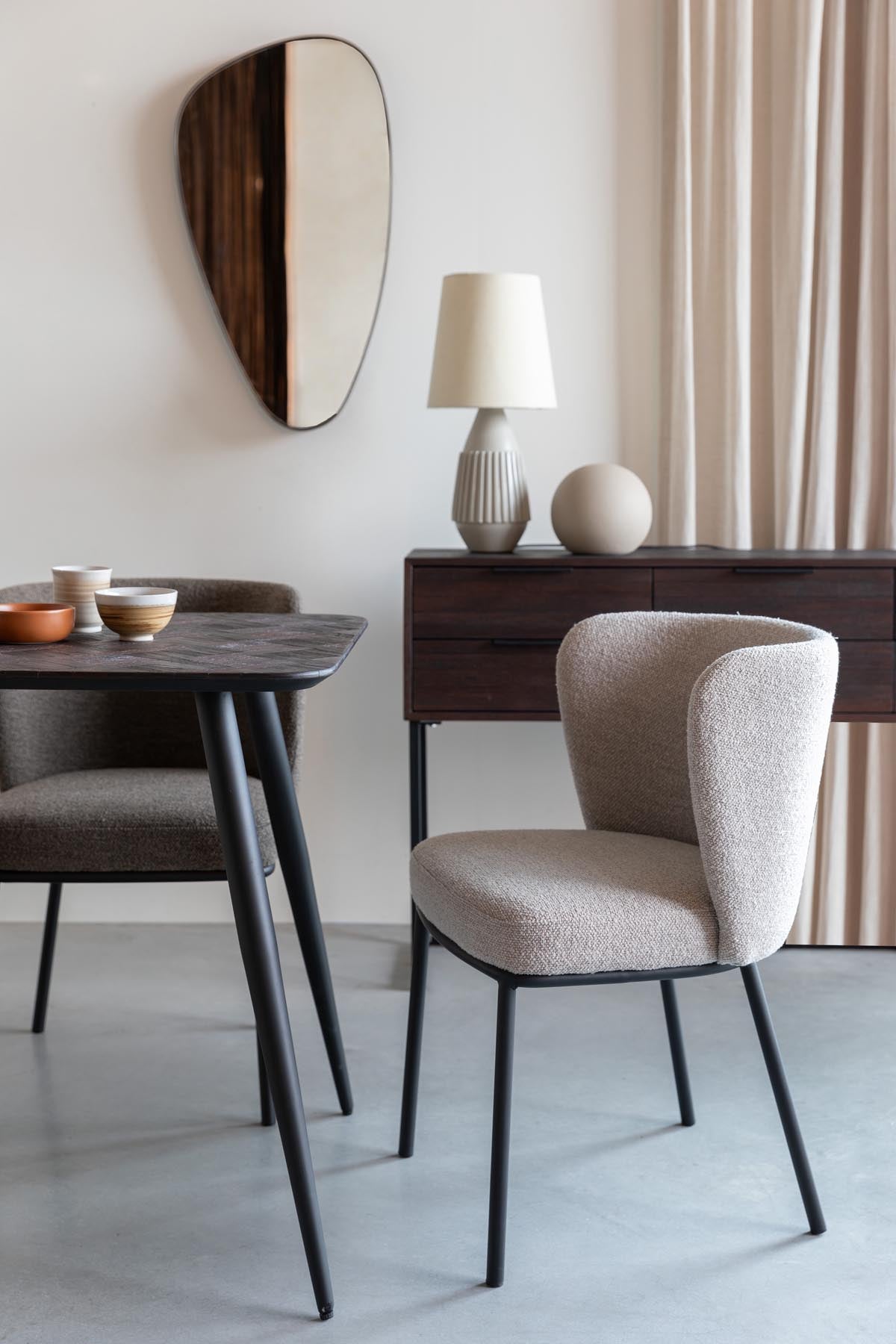 Guus Stuhl Beige in beige präsentiert im Onlineshop von KAQTU Design AG. Schalenstuhl ist von White Label Living