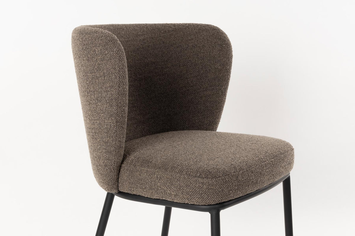 Guus Stuhl Braun in Braun präsentiert im Onlineshop von KAQTU Design AG. Schalenstuhl ist von White Label Living