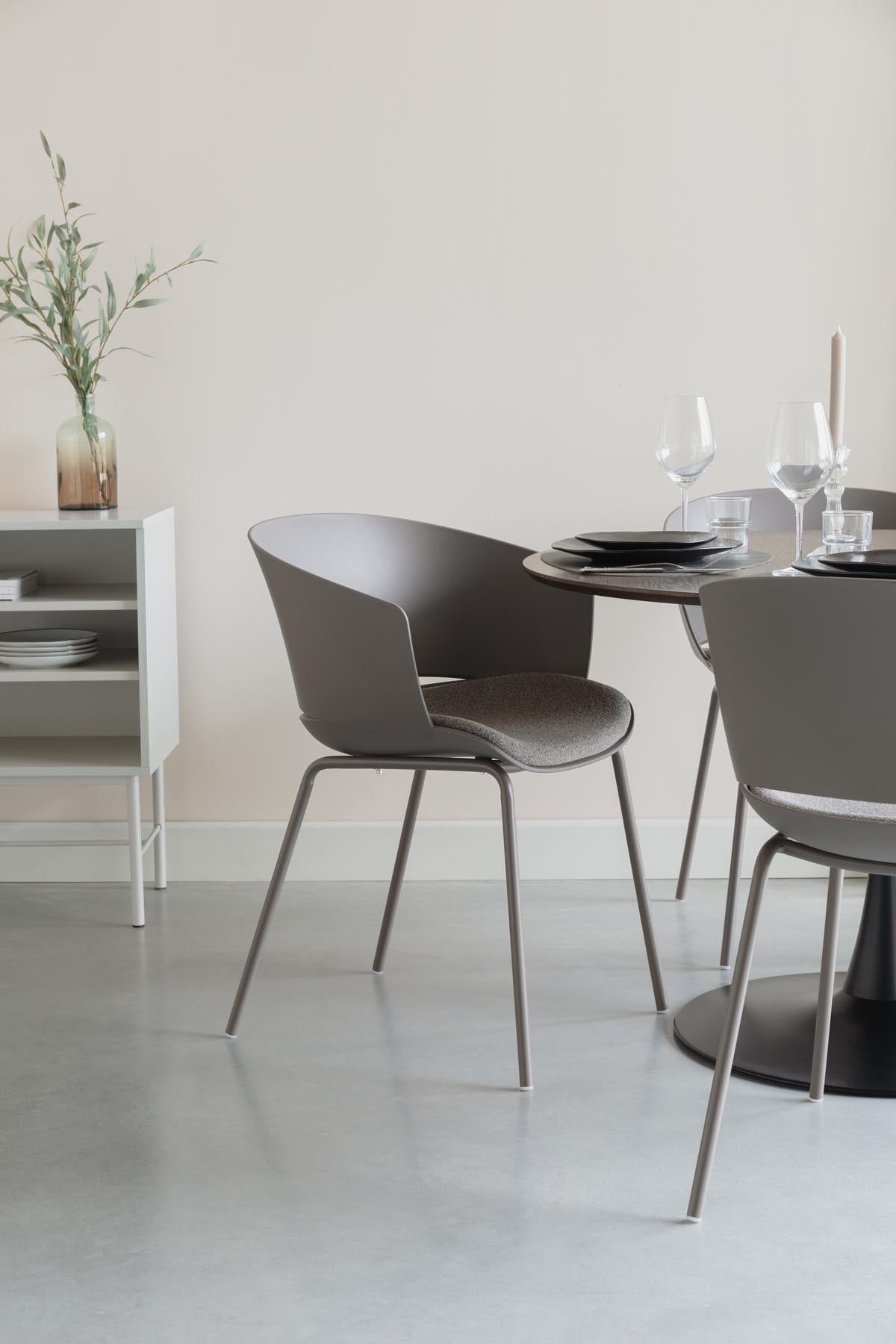 Stuhl Jessica Grey in Grau präsentiert im Onlineshop von KAQTU Design AG. Stuhl mit Armlehne ist von White Label Living