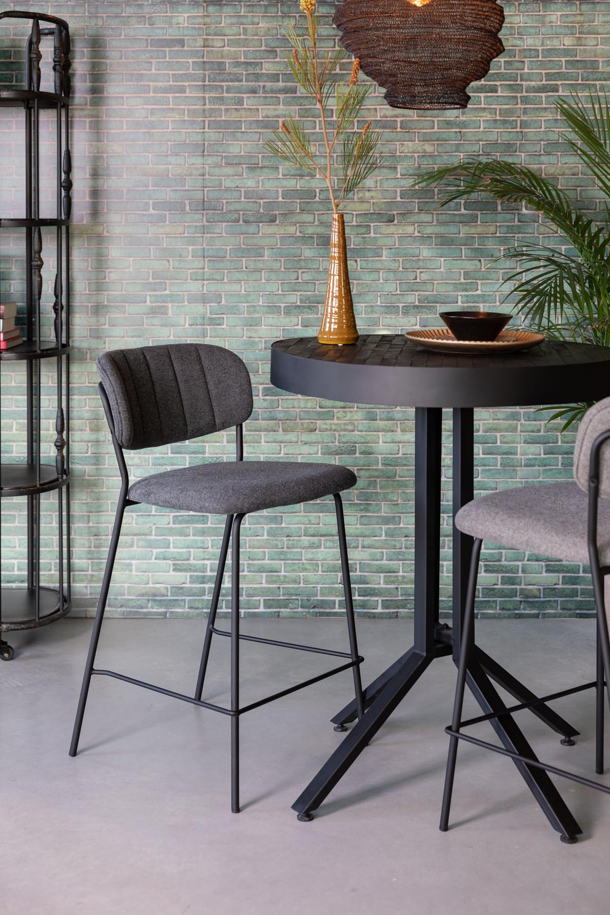Barstuhl Jolien gepolstert in Grau präsentiert im Onlineshop von KAQTU Design AG. Barstuhl ist von White Label Living