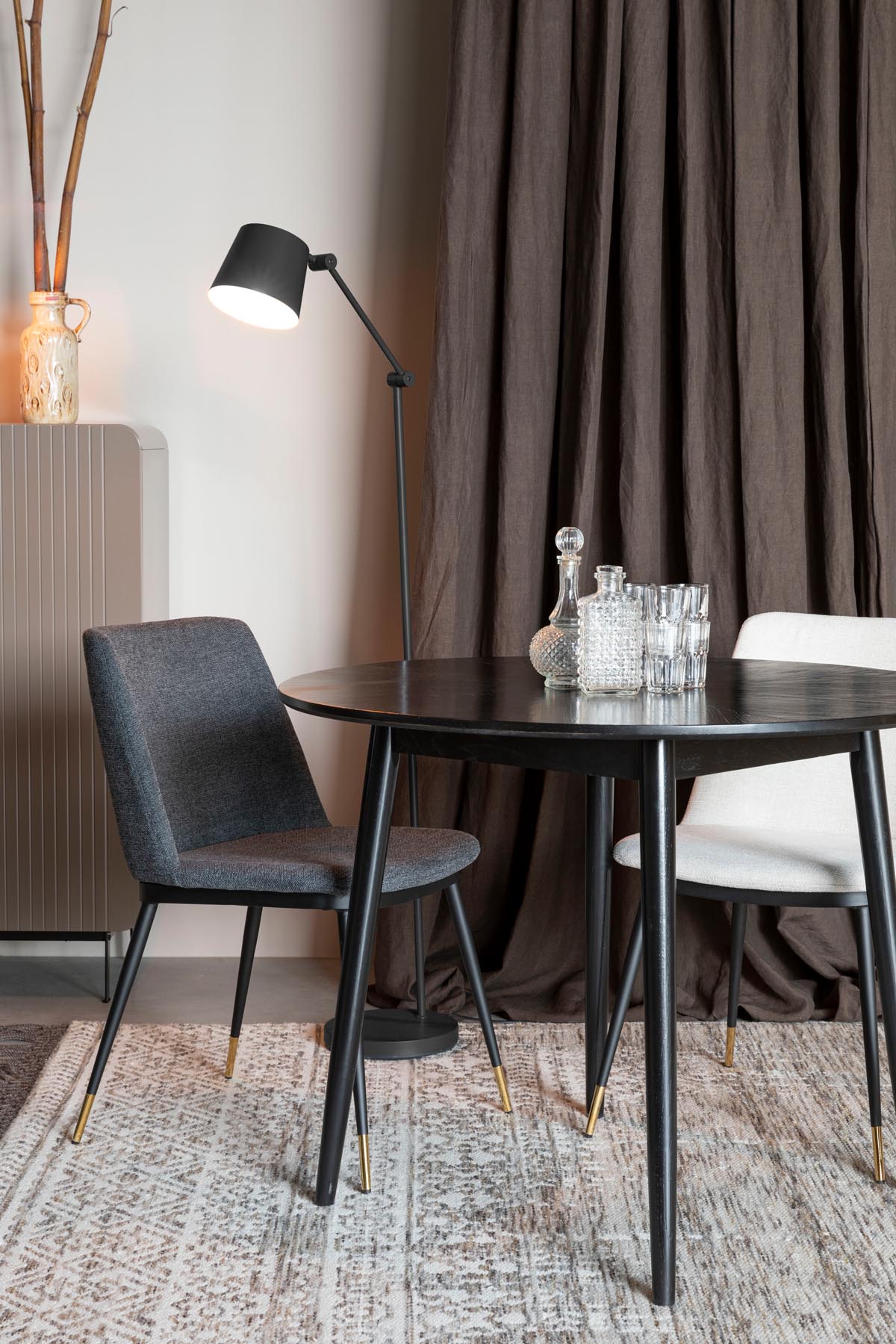 Tisch Fabio rund in Schwarz präsentiert im Onlineshop von KAQTU Design AG. Esstisch ist von White Label Living
