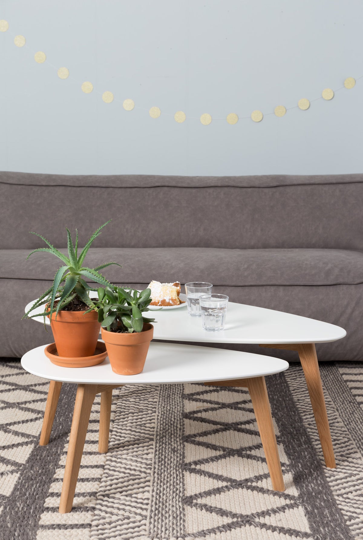 Beistelltisch Drop 2er Set in Weiss präsentiert im Onlineshop von KAQTU Design AG. Couchtisch ist von White Label Living