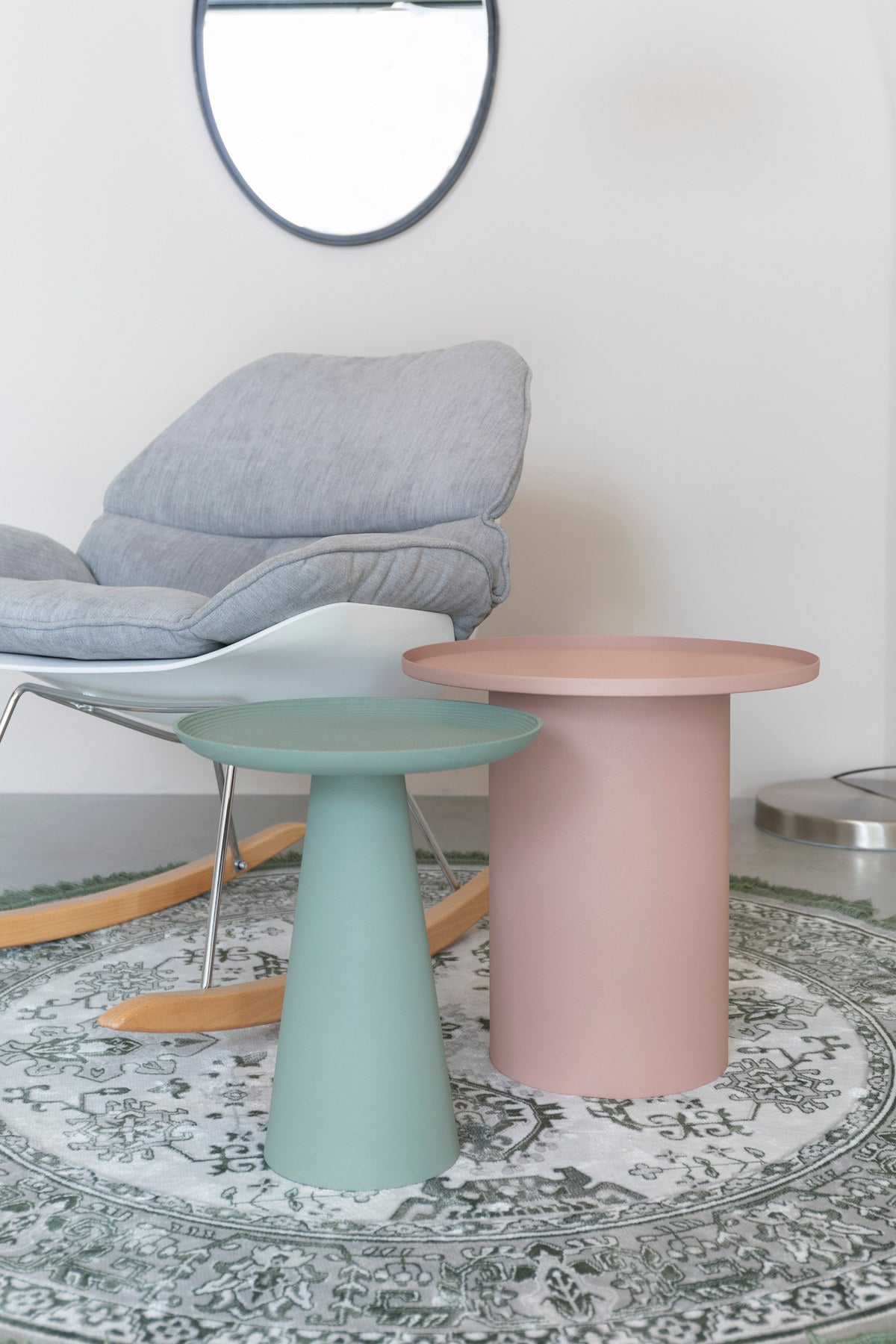 Beistelltisch Ringar in Rosa präsentiert im Onlineshop von KAQTU Design AG. Beistelltisch ist von White Label Living