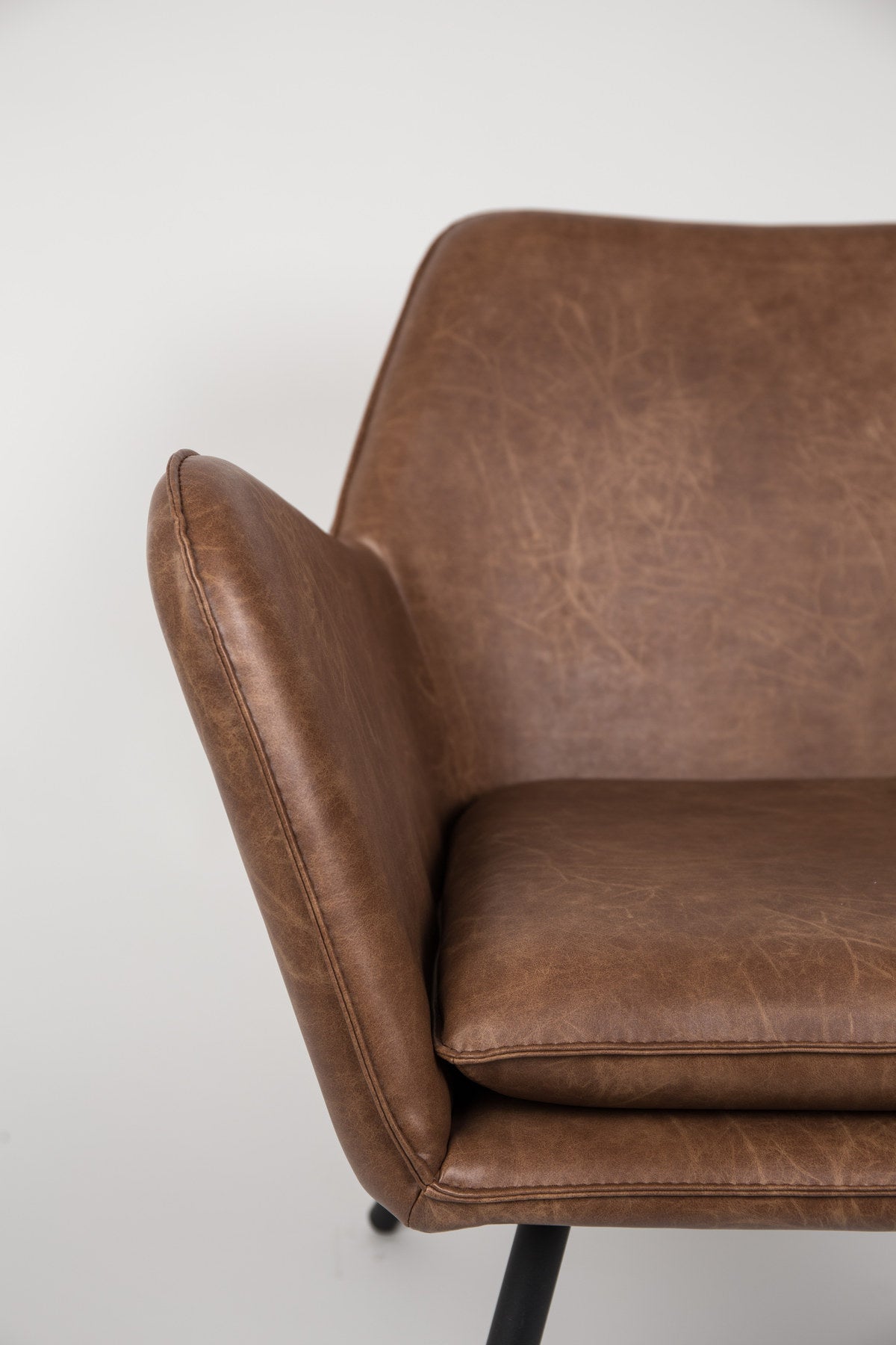 Sessel BON in Braun präsentiert im Onlineshop von KAQTU Design AG. Sessel mit Armlehnen ist von White Label Living