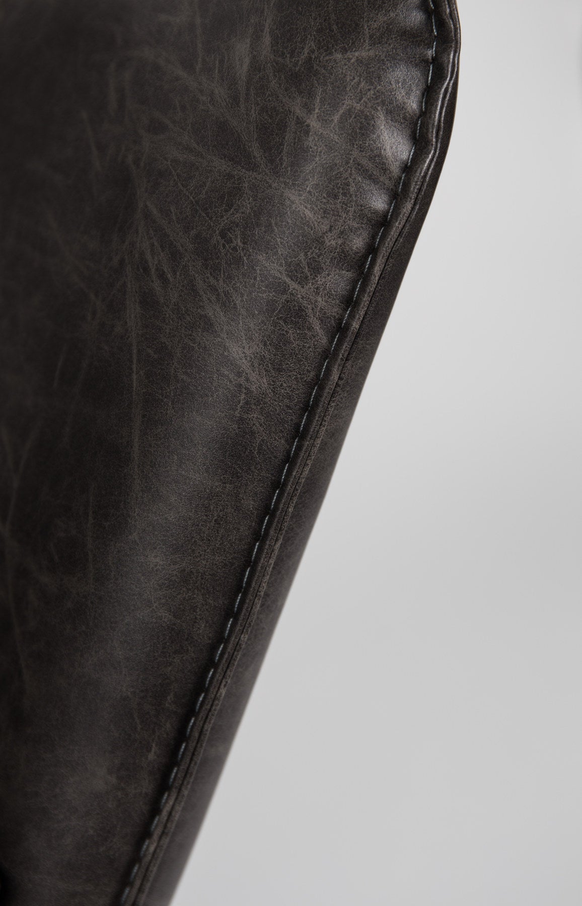 Sessel BON in Dunkelgrau präsentiert im Onlineshop von KAQTU Design AG. Sessel mit Armlehnen ist von White Label Living