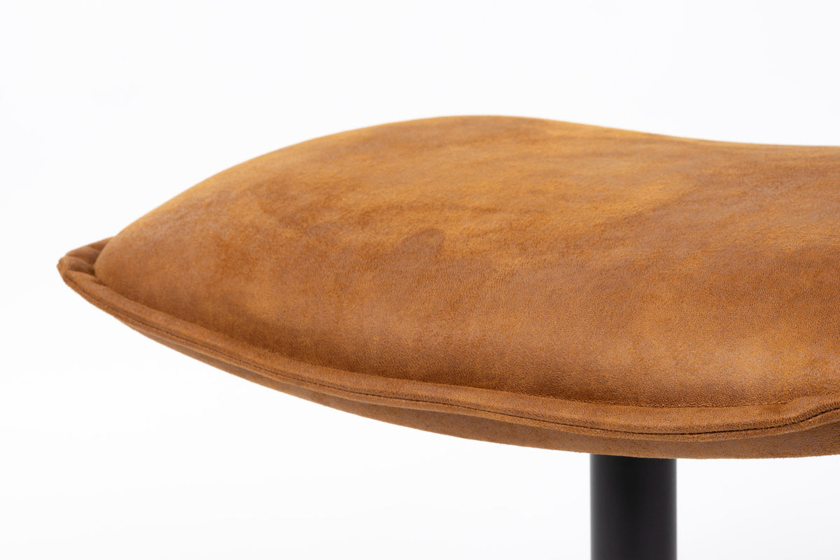 HOCKER JOHN in Braun präsentiert im Onlineshop von KAQTU Design AG. Ottoman ist von White Label Living