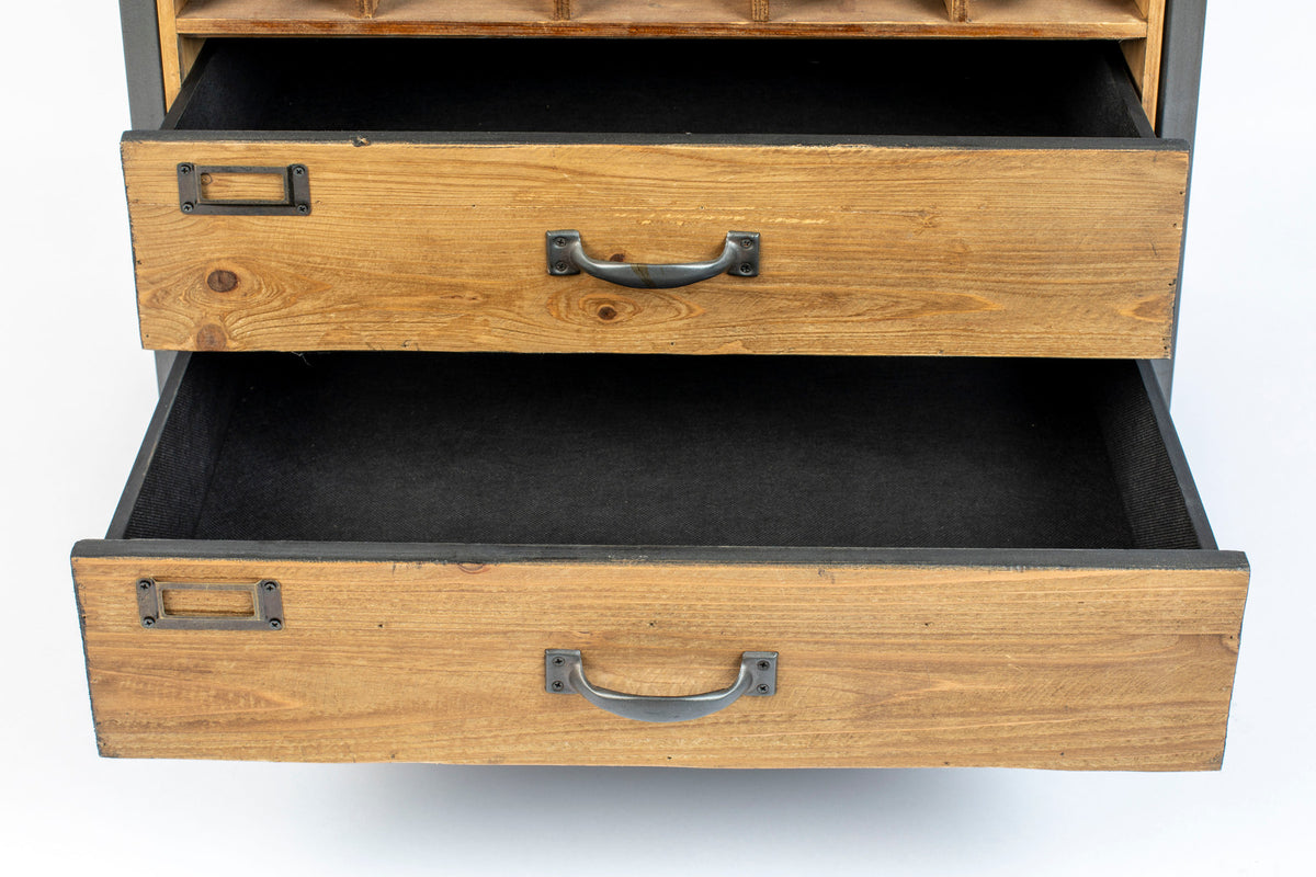 Cabinet Edgar in Braun präsentiert im Onlineshop von KAQTU Design AG. Vitrine ist von White Label Living
