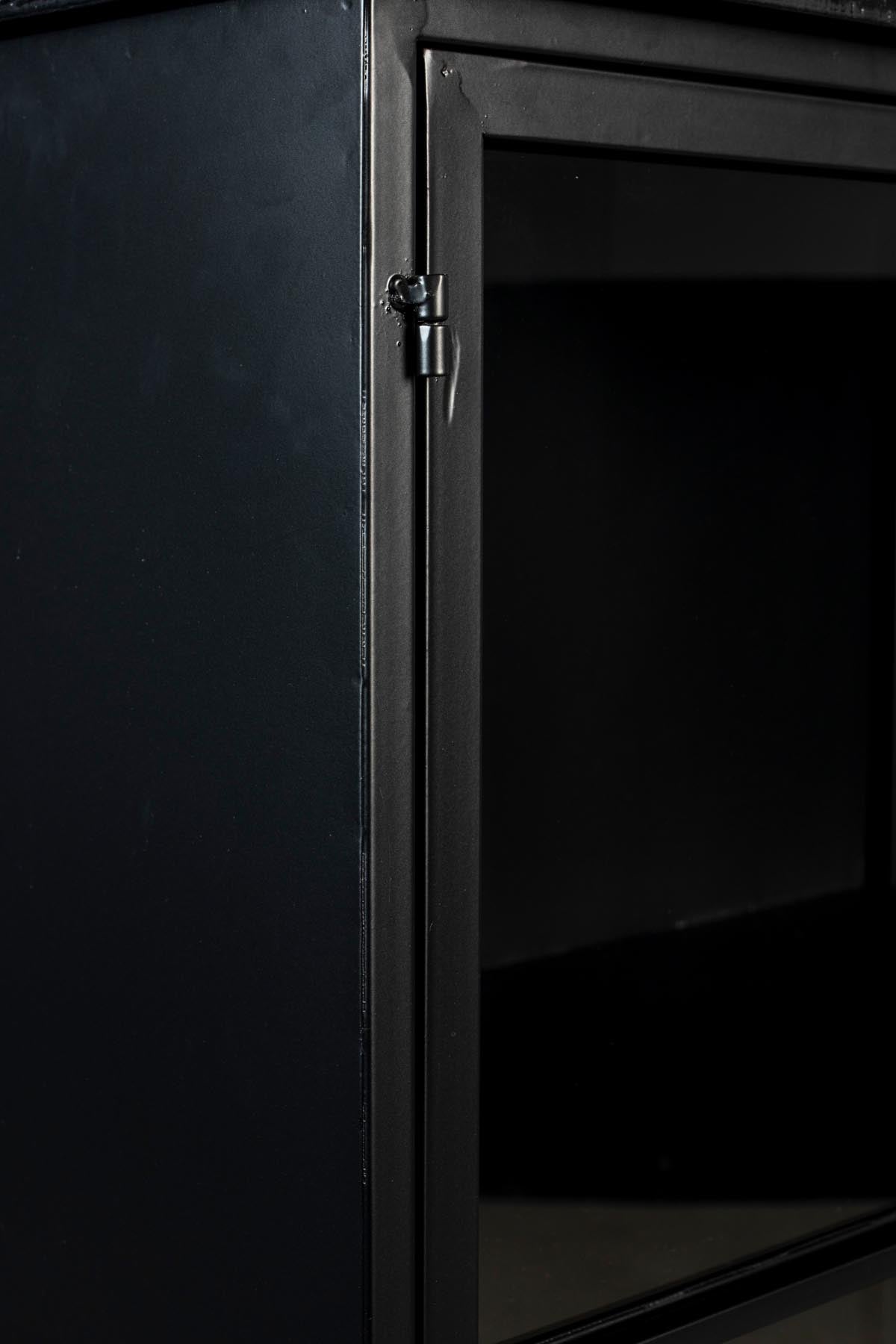Cabinet FERRE in Schwarz präsentiert im Onlineshop von KAQTU Design AG. Vitrine ist von White Label Living